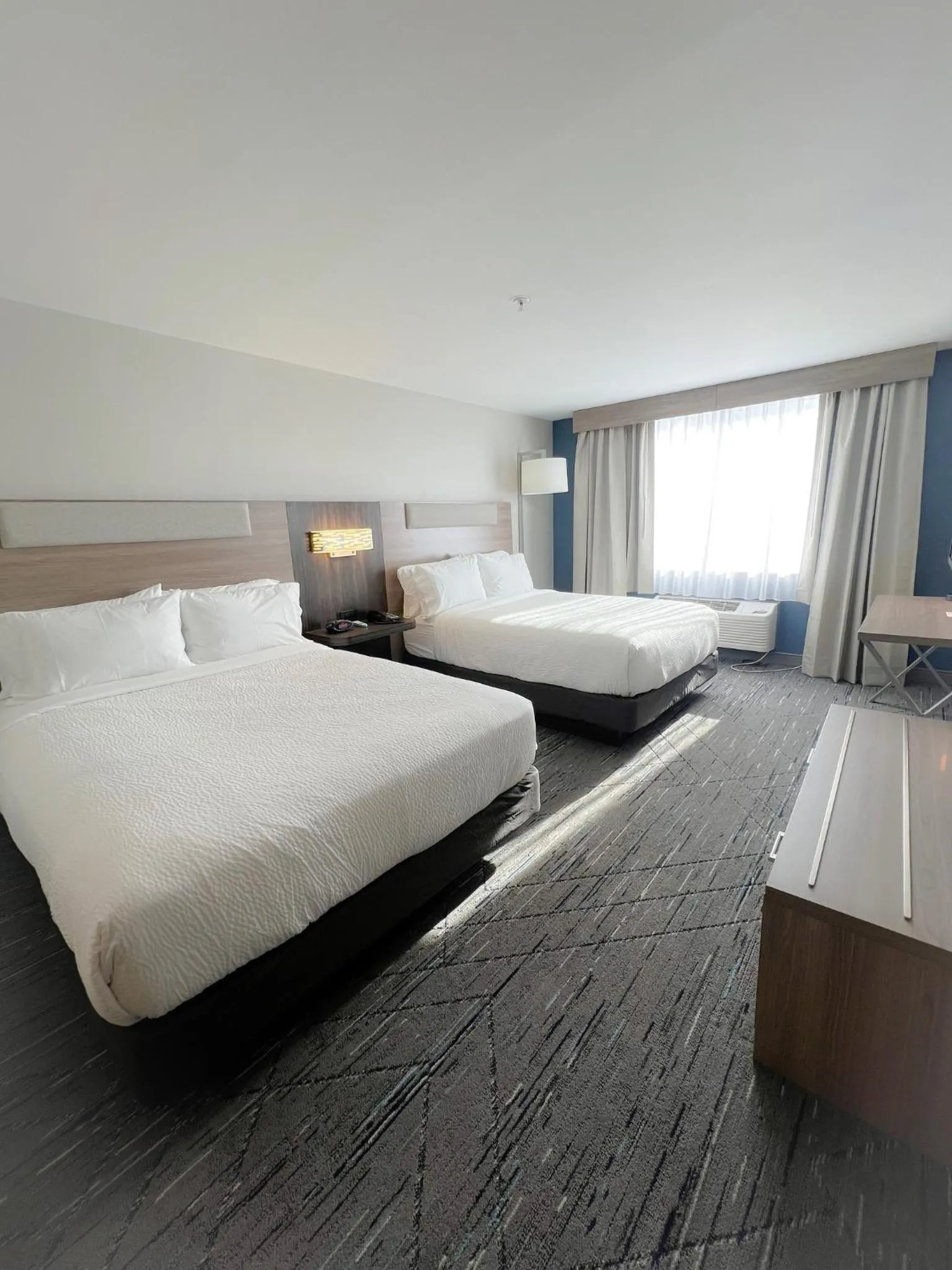 Photo of the whole room, Bed in Holiday Inn Express Federal Way - Seattle South by IHG