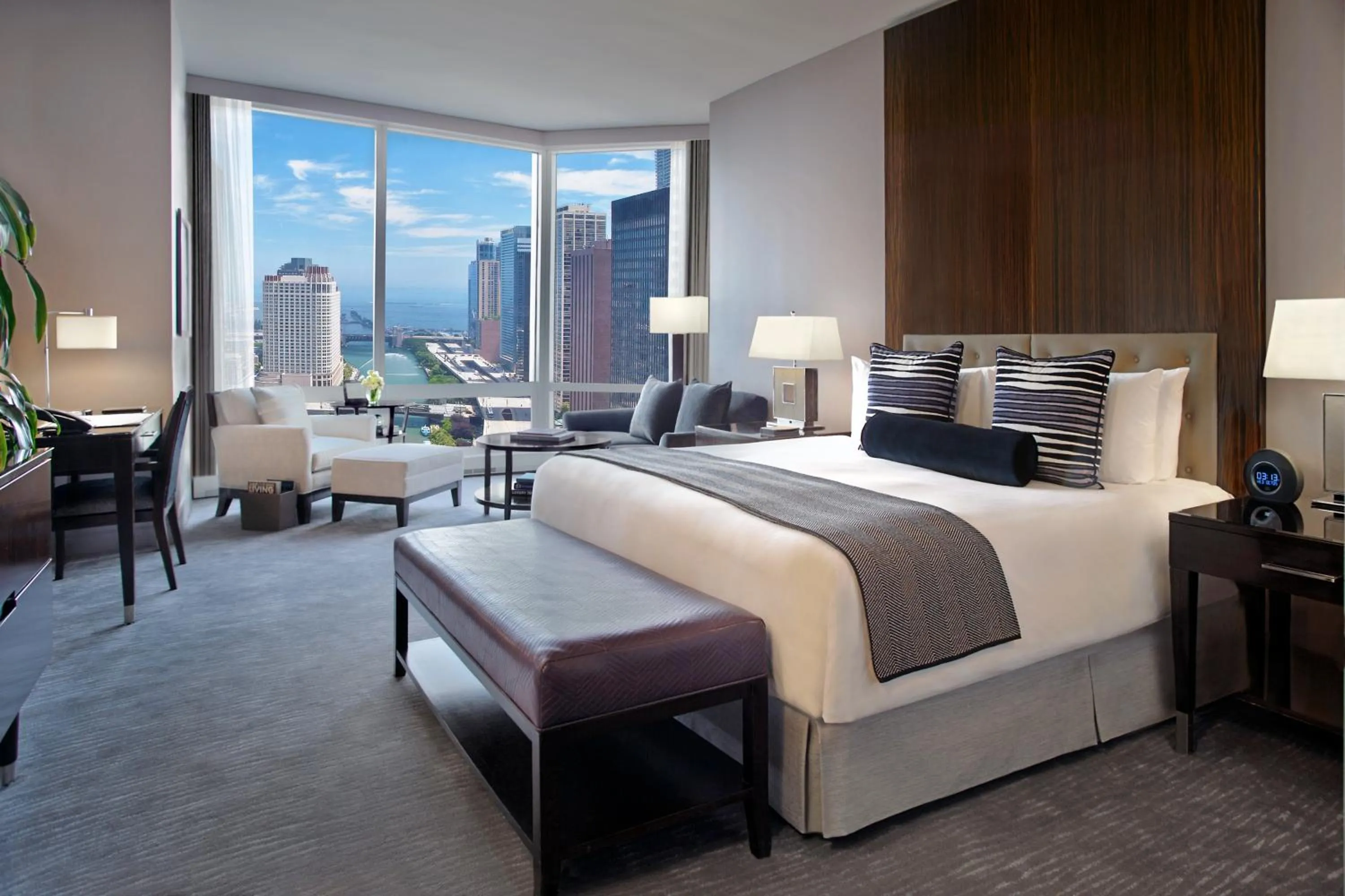 Living room, Bed in Trump International Hotel & Tower Chicago