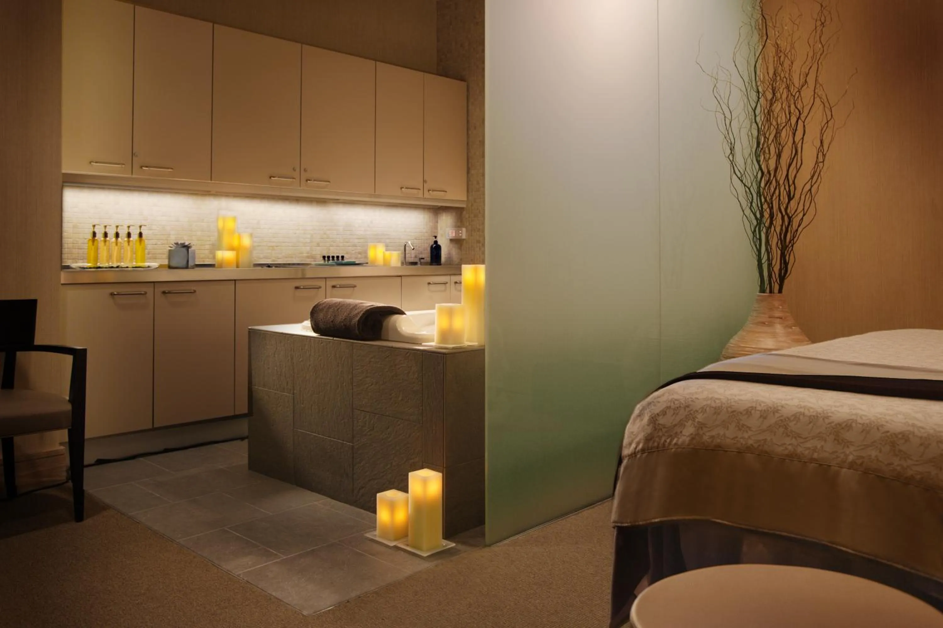 Spa and wellness centre/facilities, Bed in Trump International Hotel & Tower Chicago