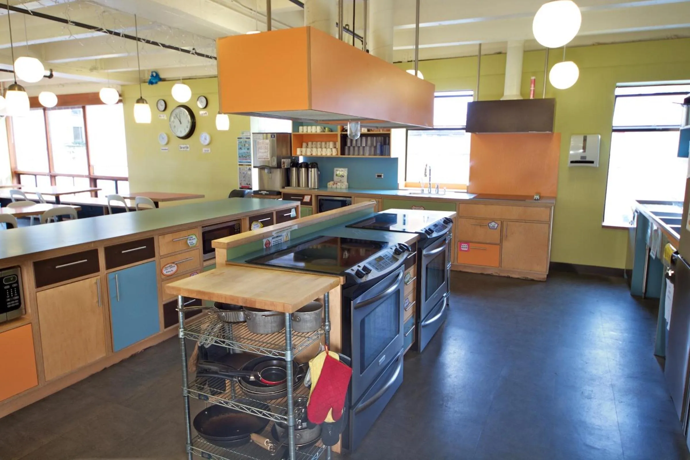 Communal kitchen in American Hotel Hostel