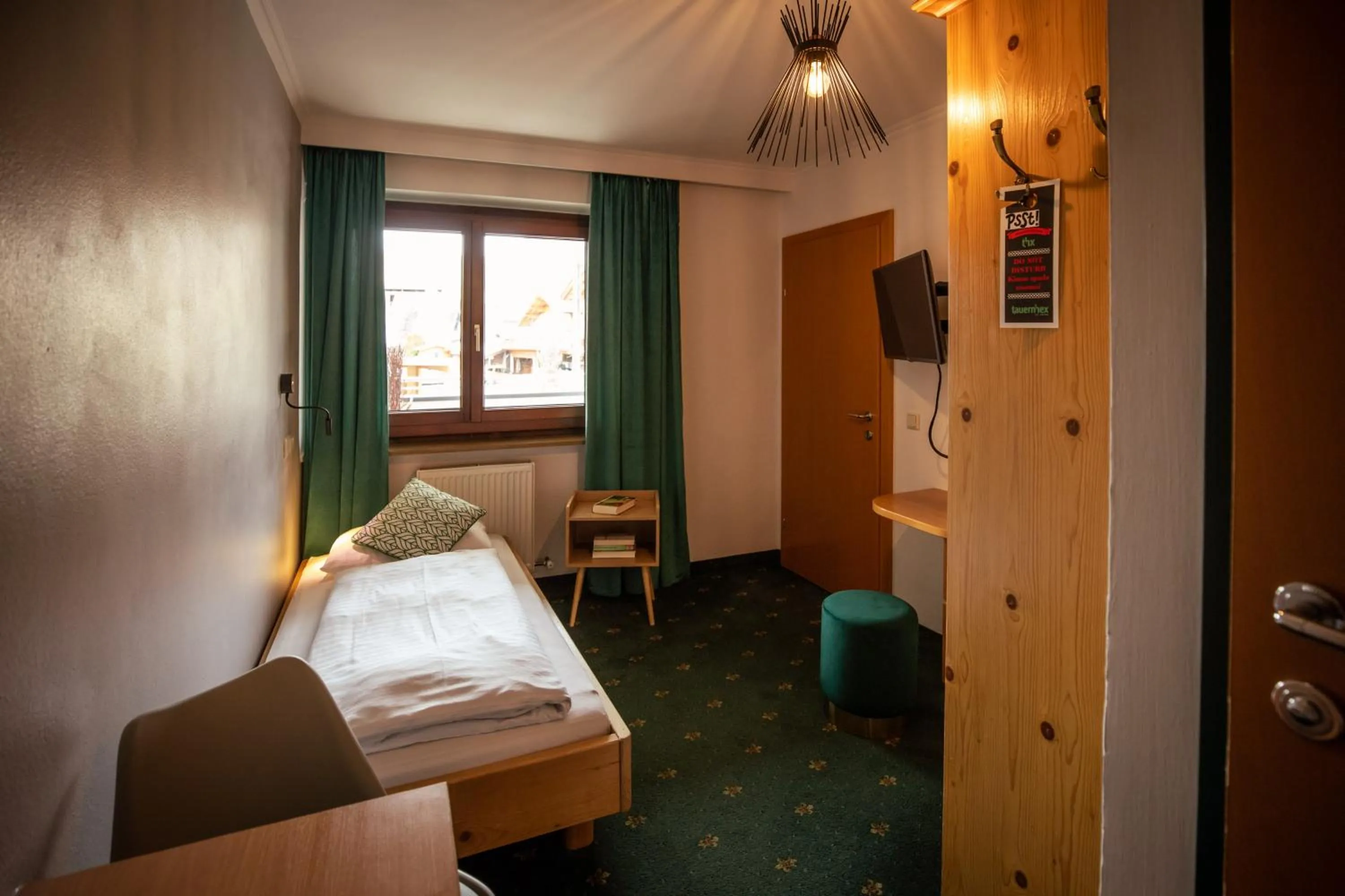 Photo of the whole room, Bed in Hotel Restaurant tauernhex