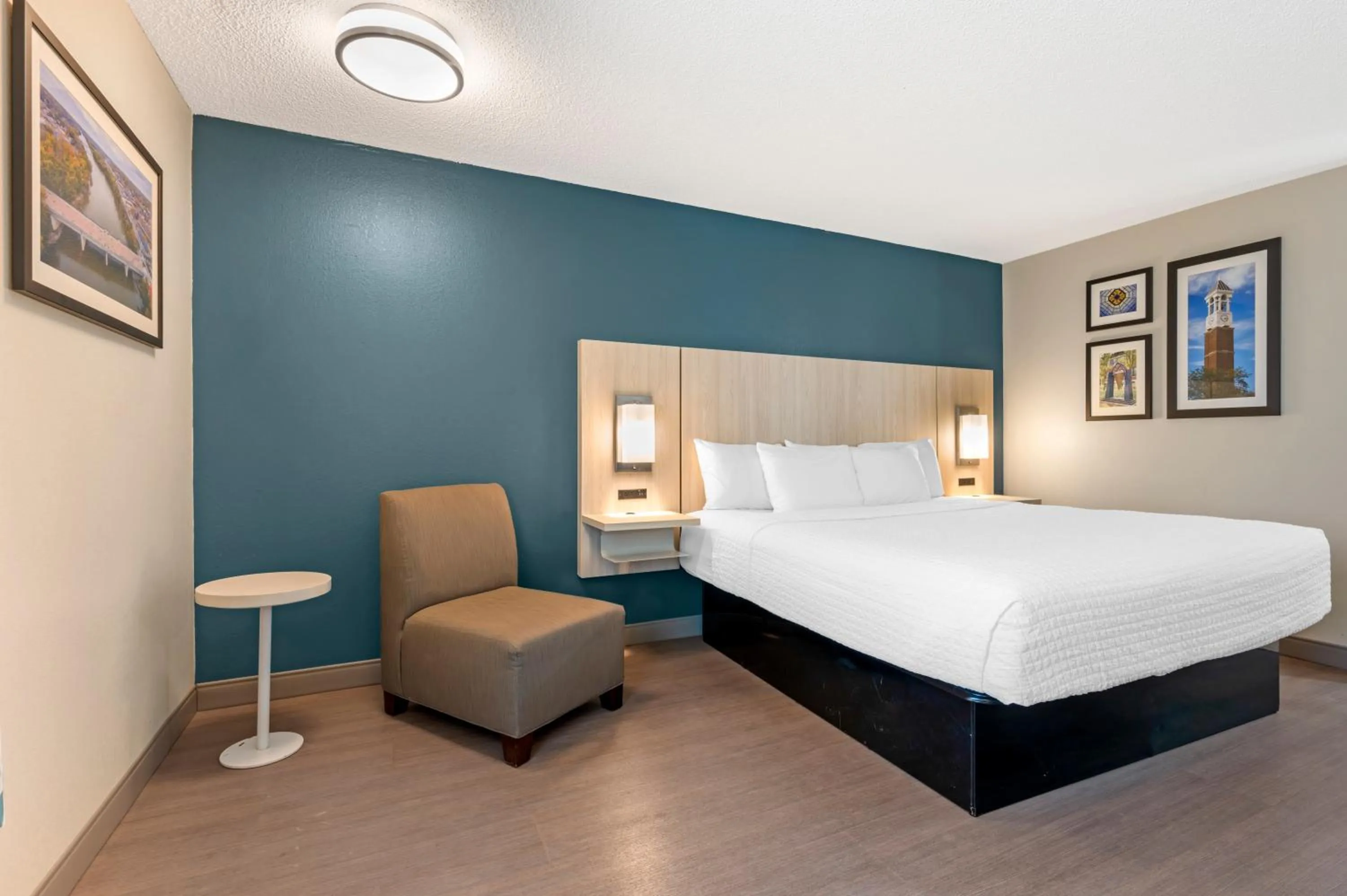 Photo of the whole room, Bed in Best Western Plus Lafayette Hotel University Area