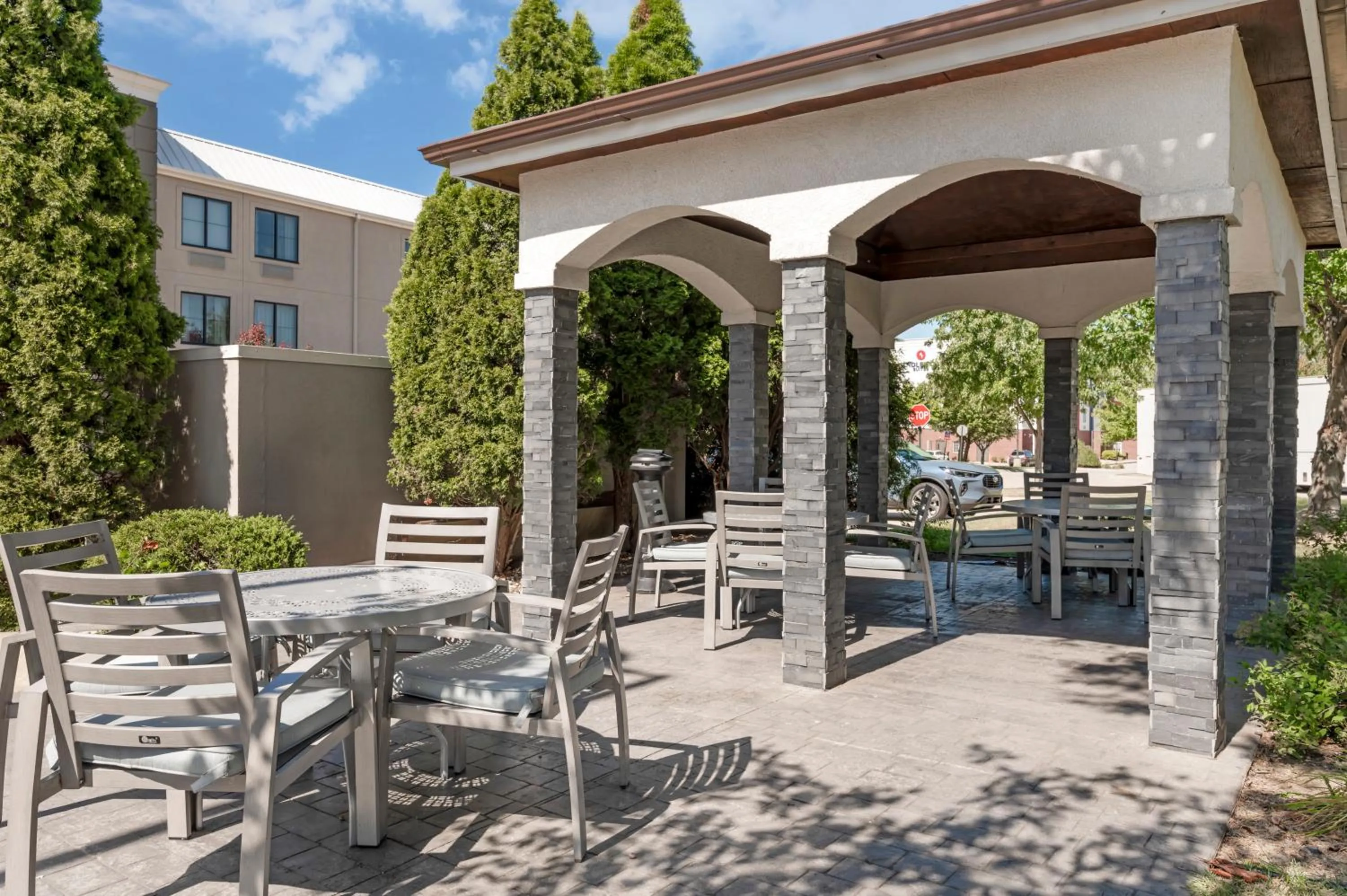 Patio in Best Western Plus Lafayette Hotel University Area