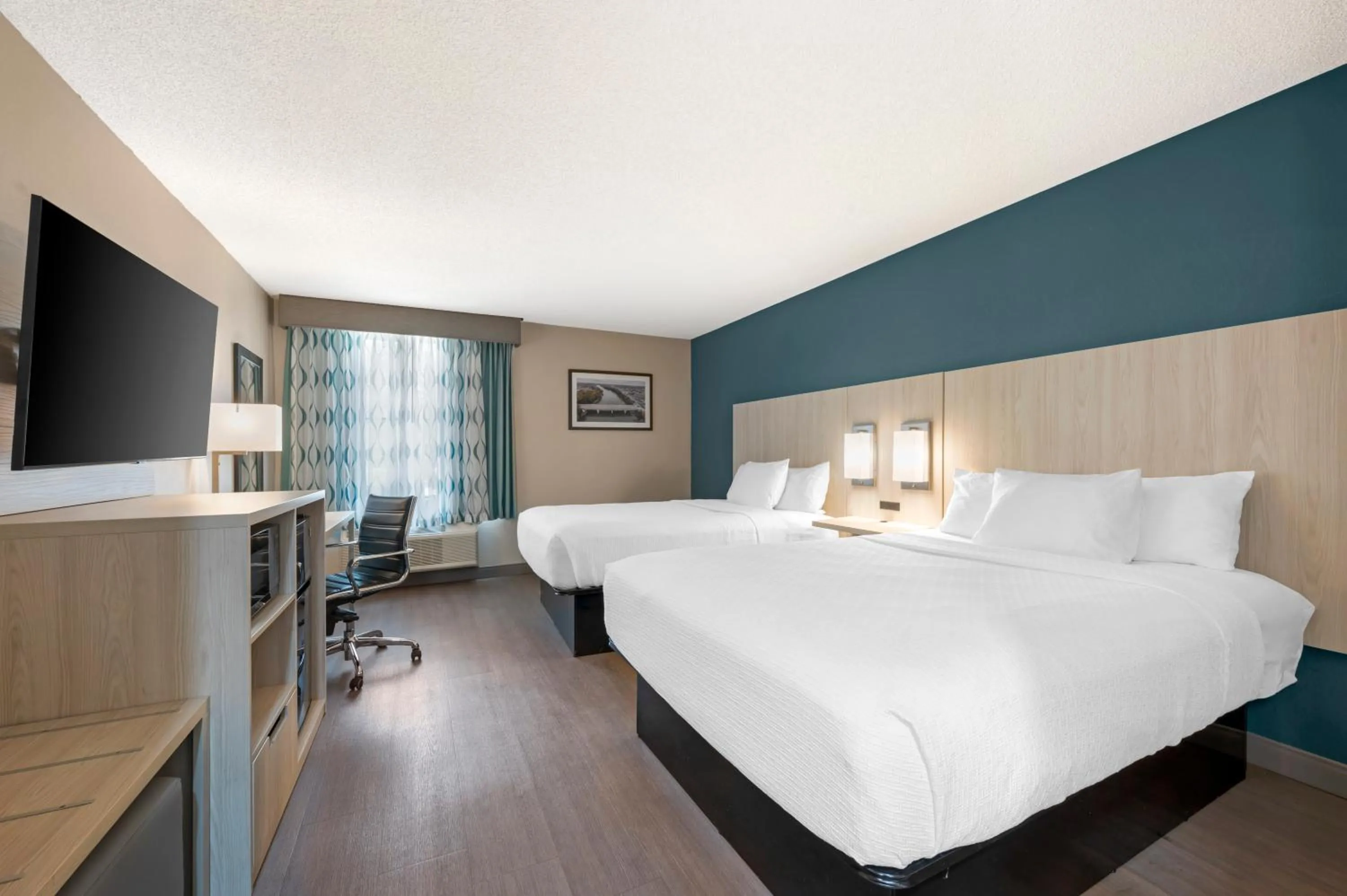 Photo of the whole room, Bed in Best Western Plus Lafayette Hotel University Area