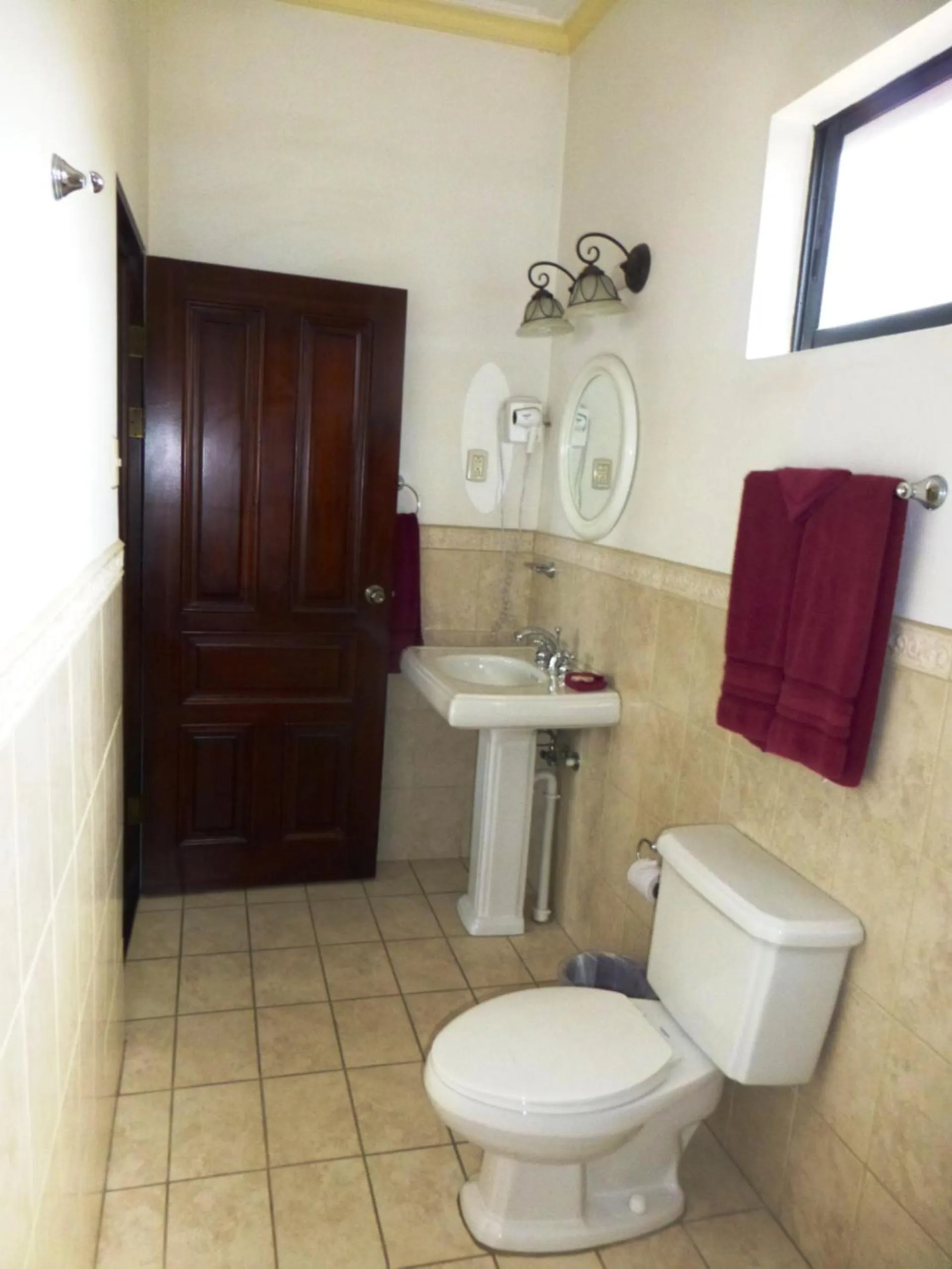 Bathroom in Hotel Santo Tomas / Historical Property