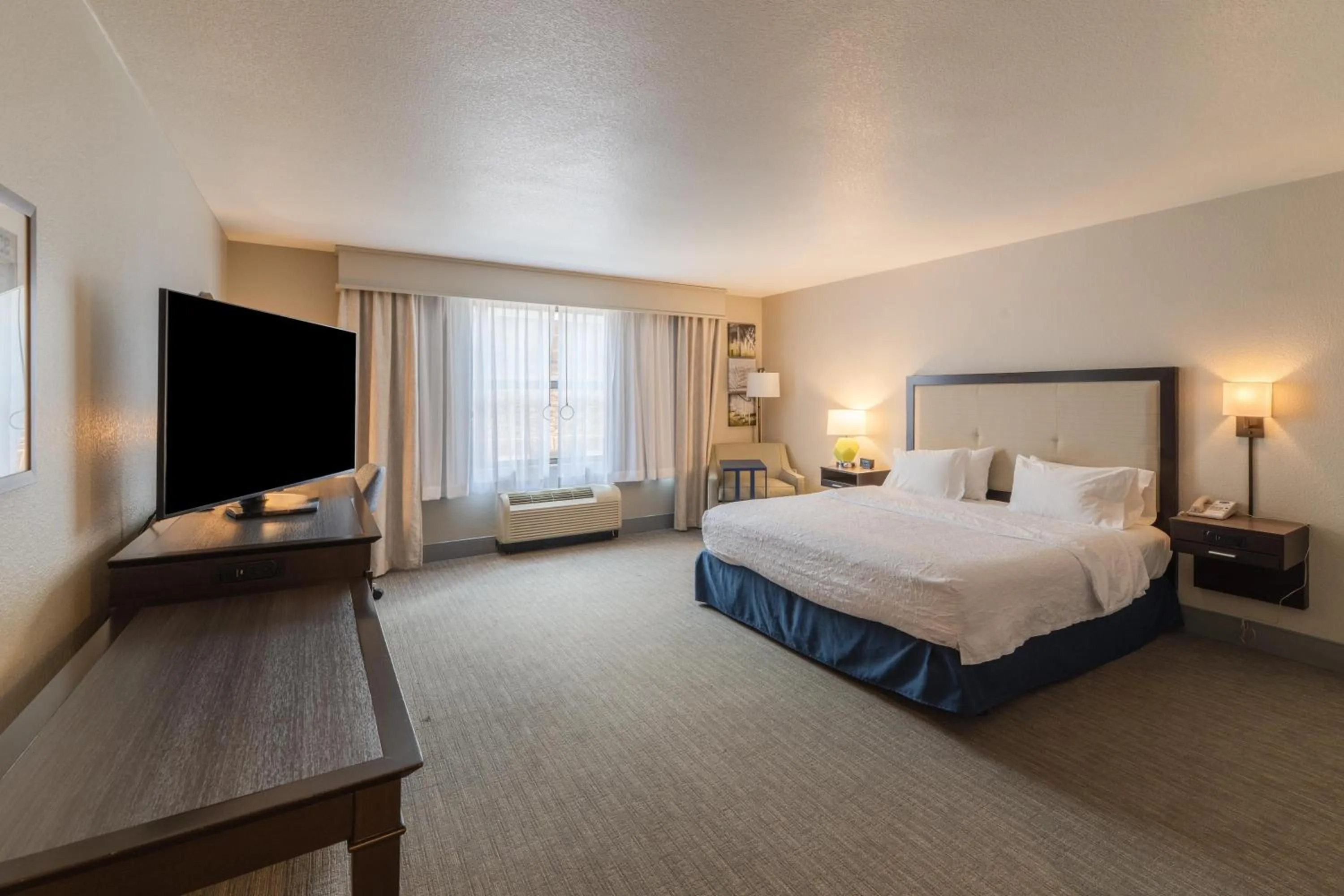 Bed in Hampton Inn & Suites-Florence Downtown