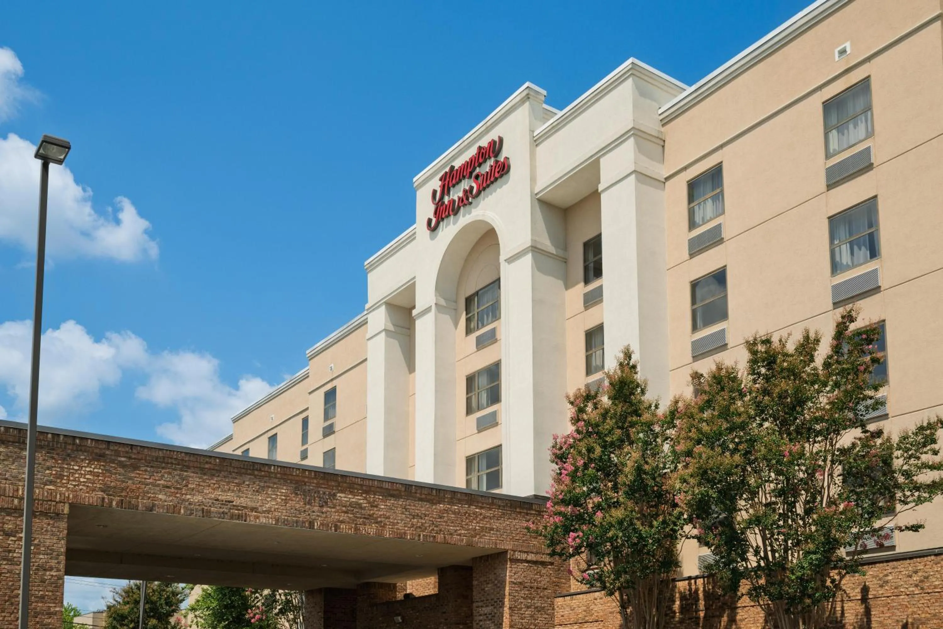 Property building in Hampton Inn & Suites-Florence Downtown