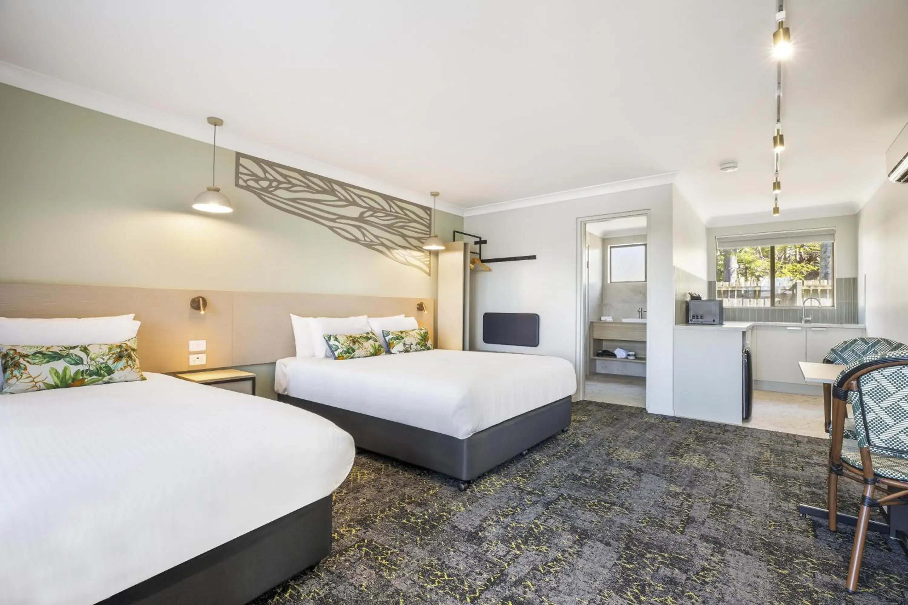 Lakeside Queen and Single in Nightcap at Kondari Resort Lakeside Queen and Single in Nightcap at Kondari Resort