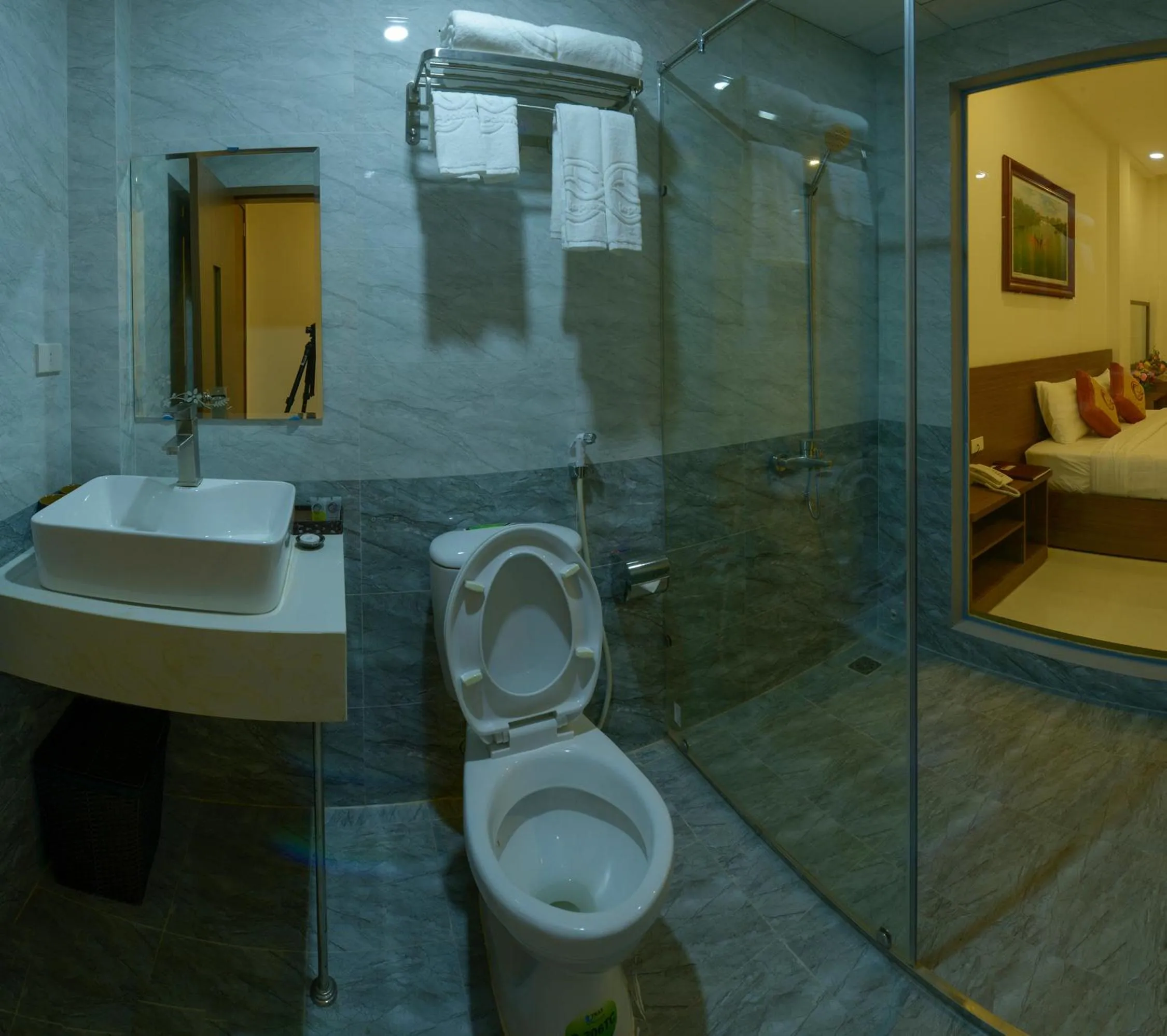 Shower, Bed in La Paloma Hotel Ninh Binh