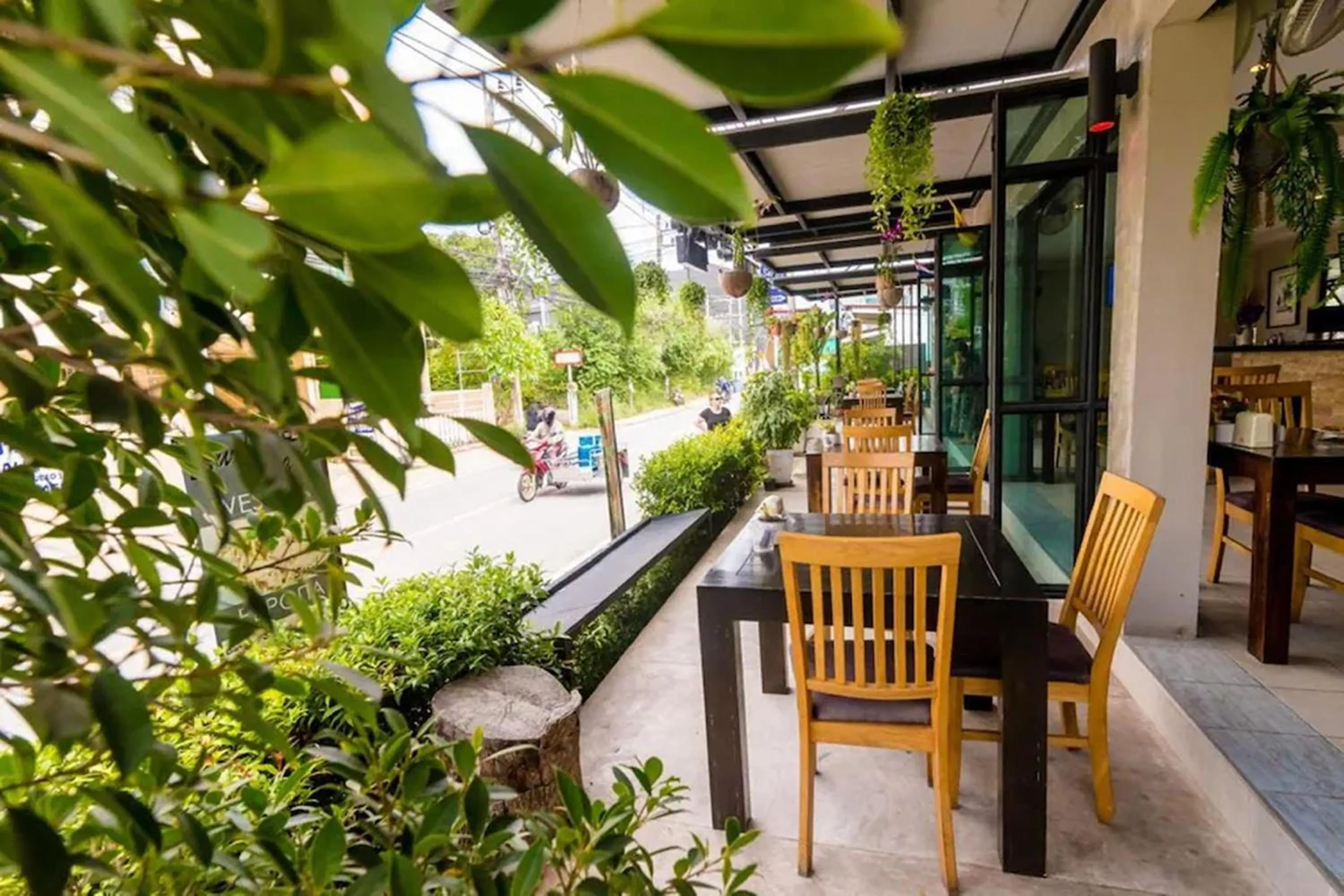 Restaurant/places to eat in Surf & Sand Resort