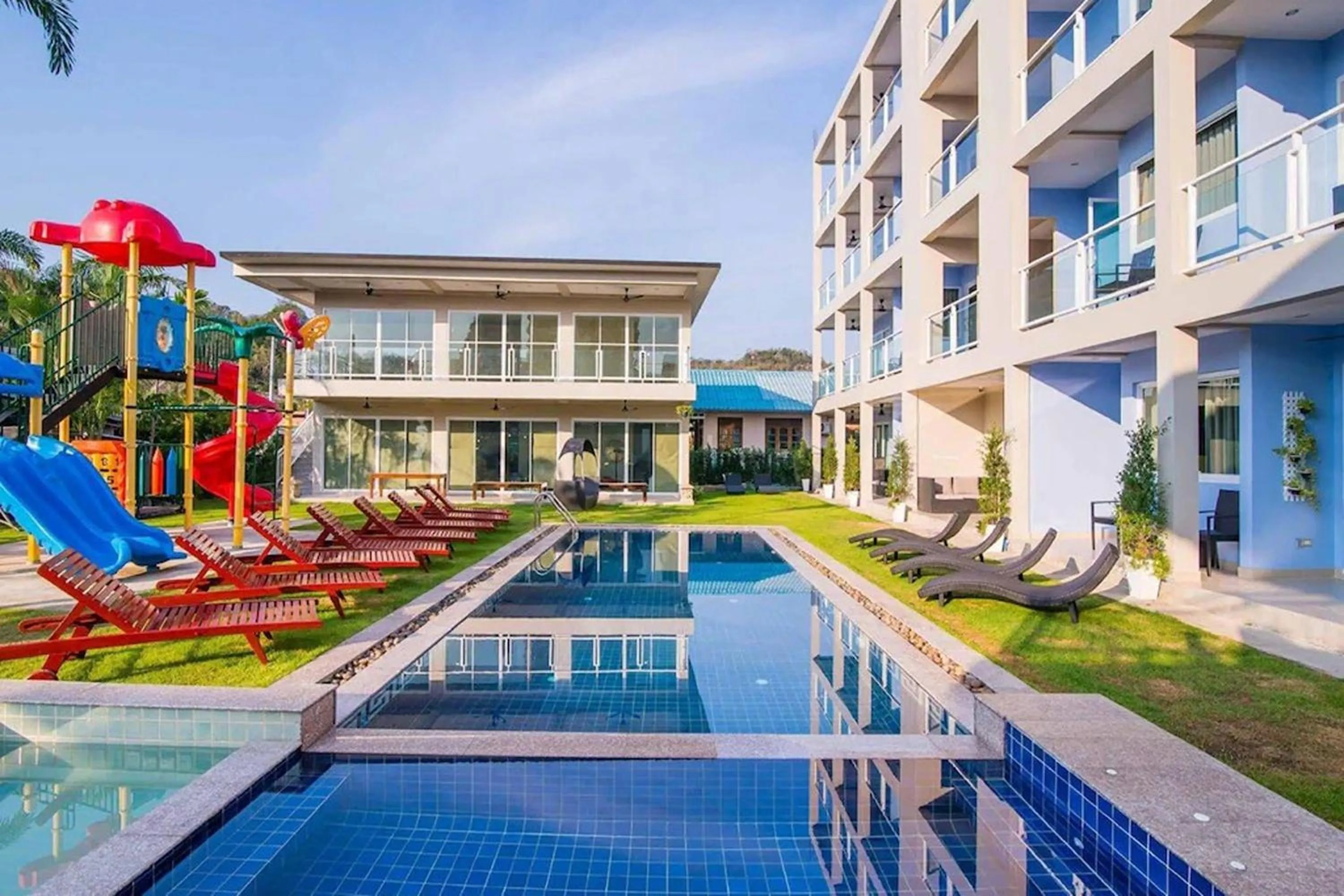 Swimming pool in Surf & Sand Resort
