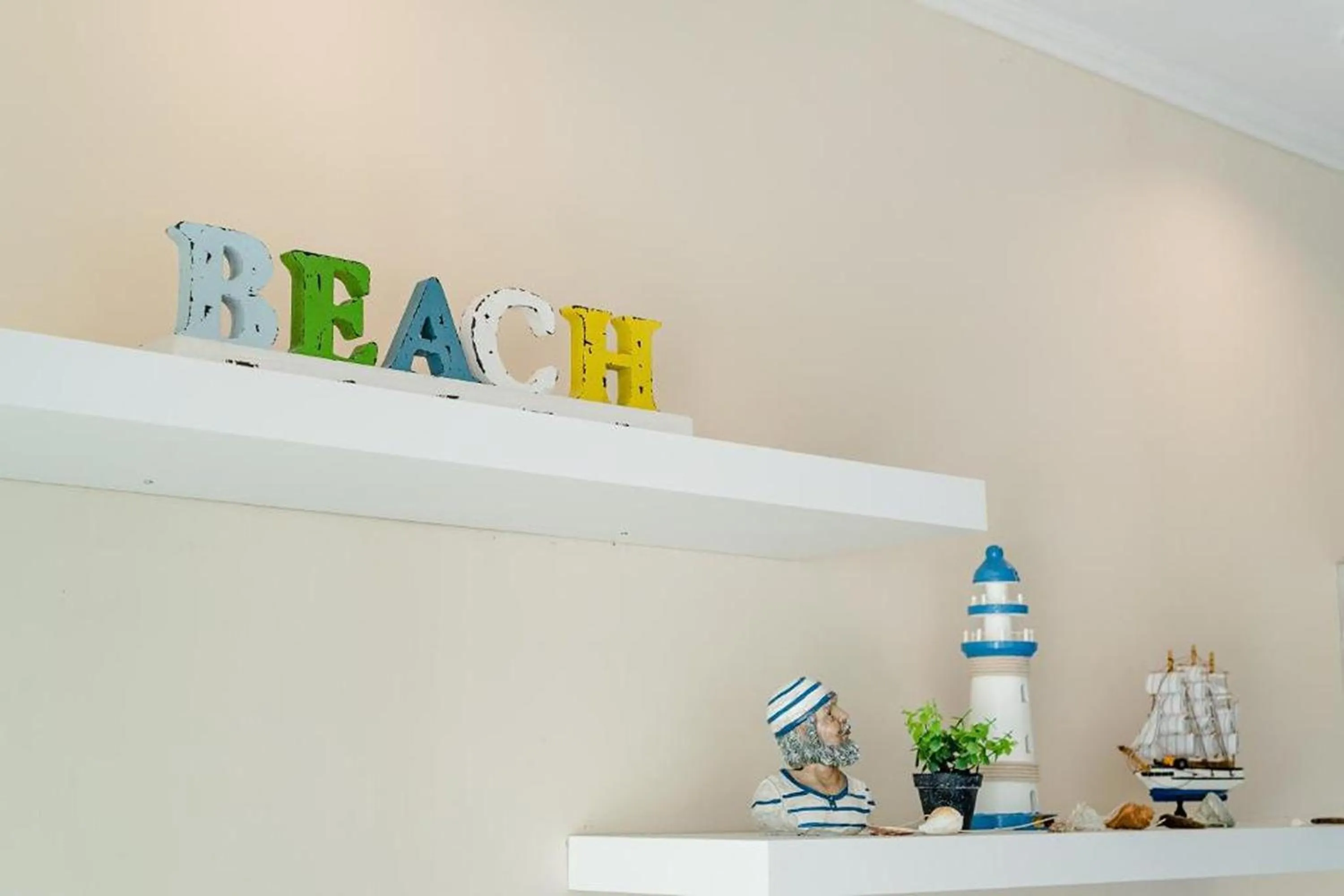 Decorative detail in Surf & Sand Resort