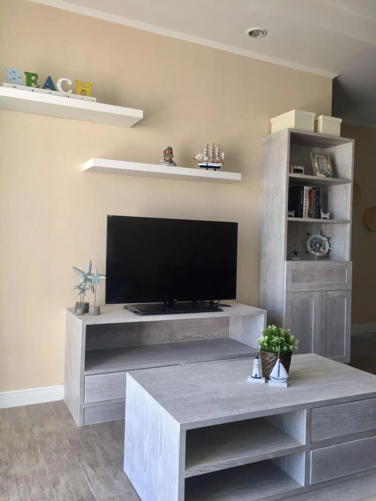 TV and multimedia in Surf and Sand Resort