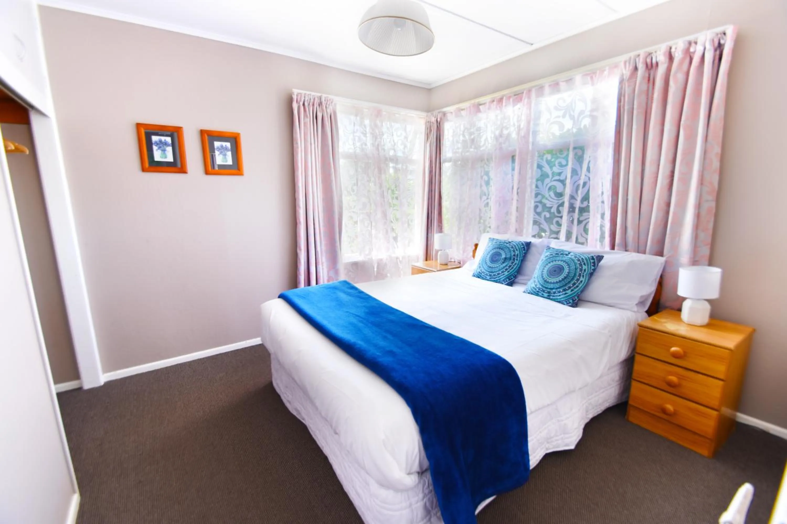 Bedroom, Bed in Union Victoria Motel