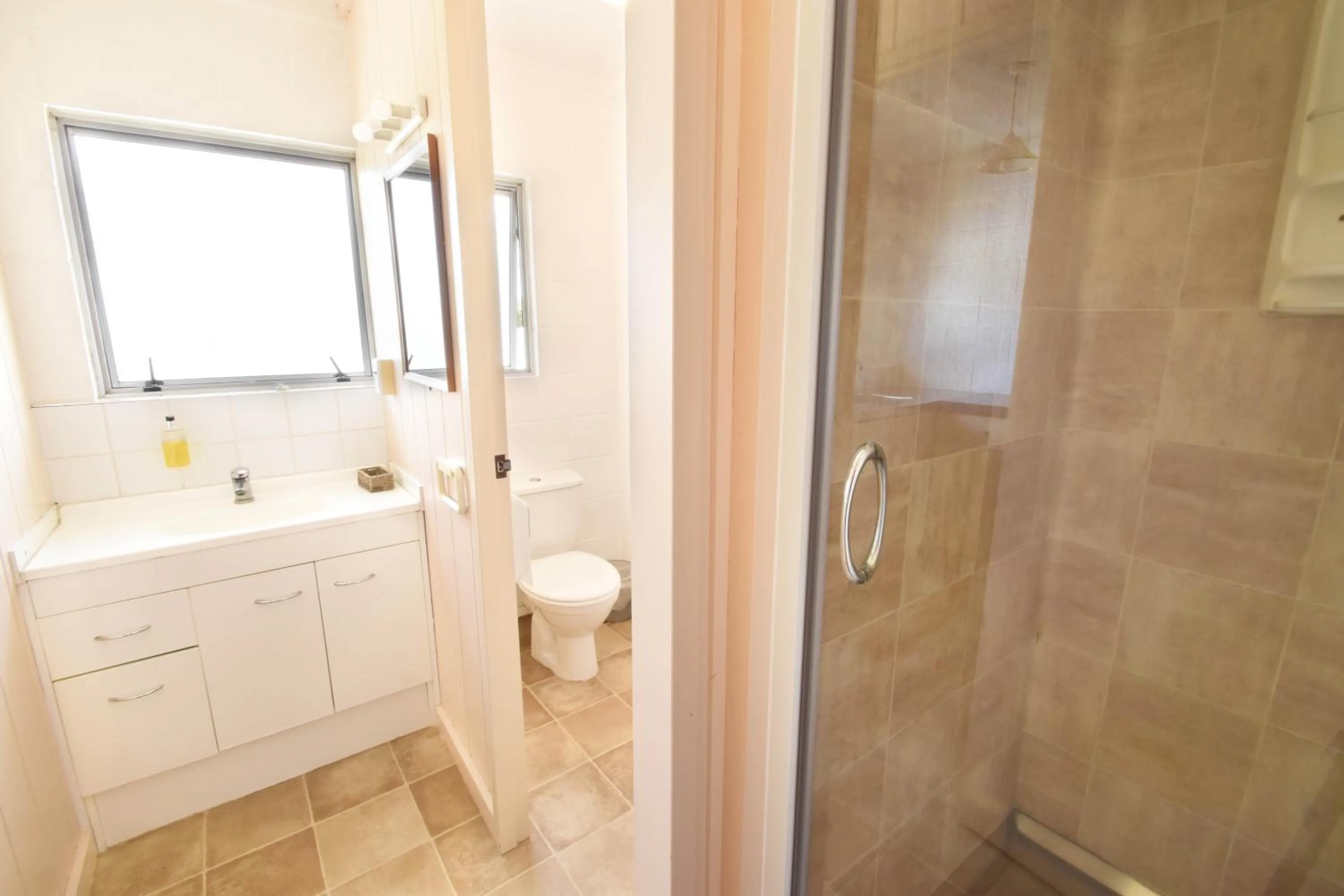 Bathroom in Union Victoria Motel