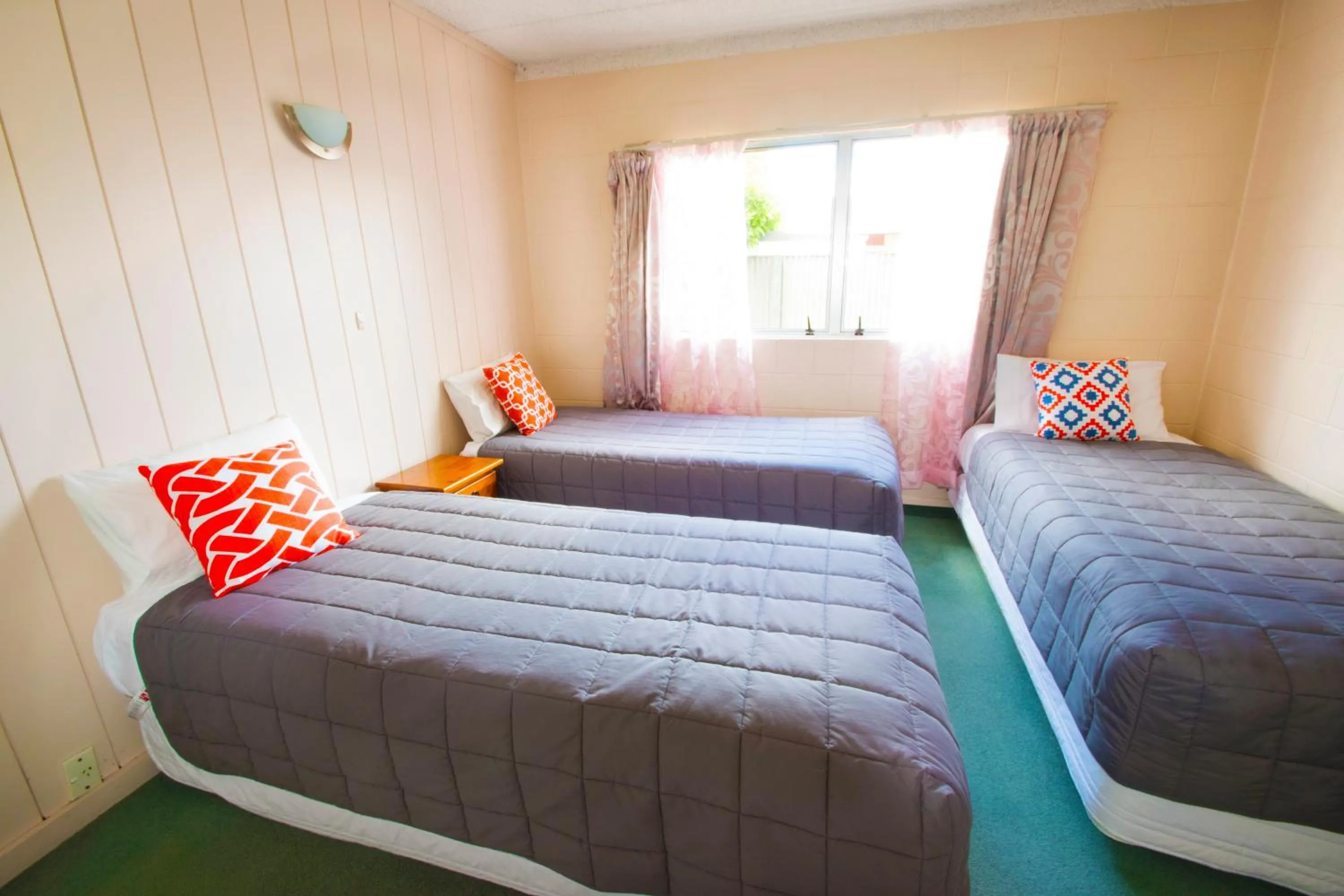 children, Bed in Union Victoria Motel