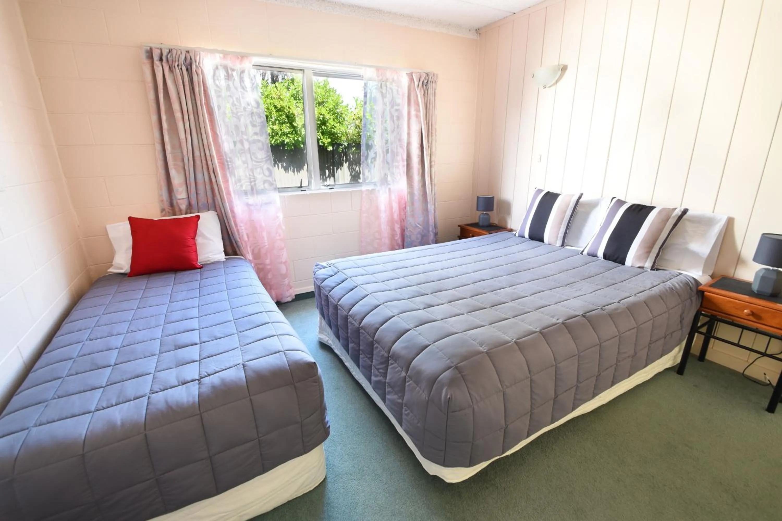 Bedroom, Bed in Union Victoria Motel