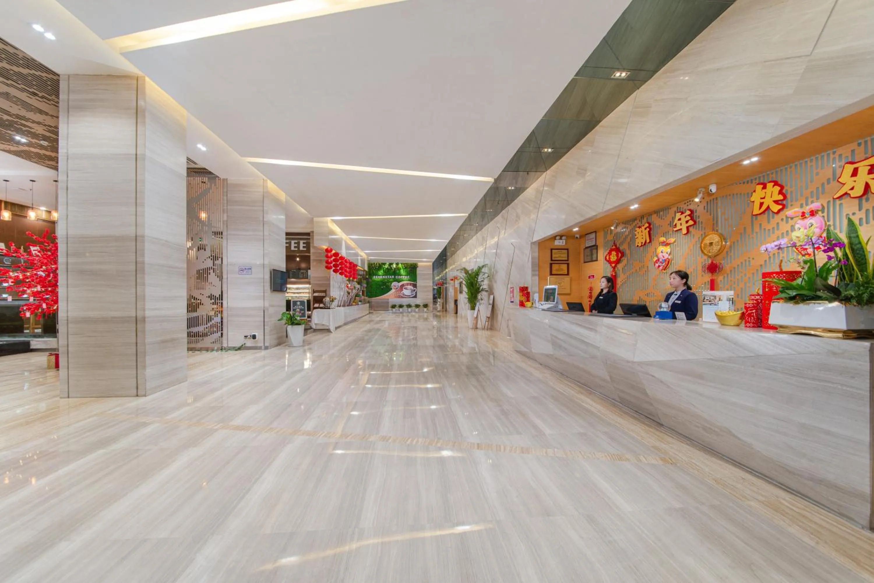Lobby or reception in Shenzhen Ramada Plaza, North Railway Station
