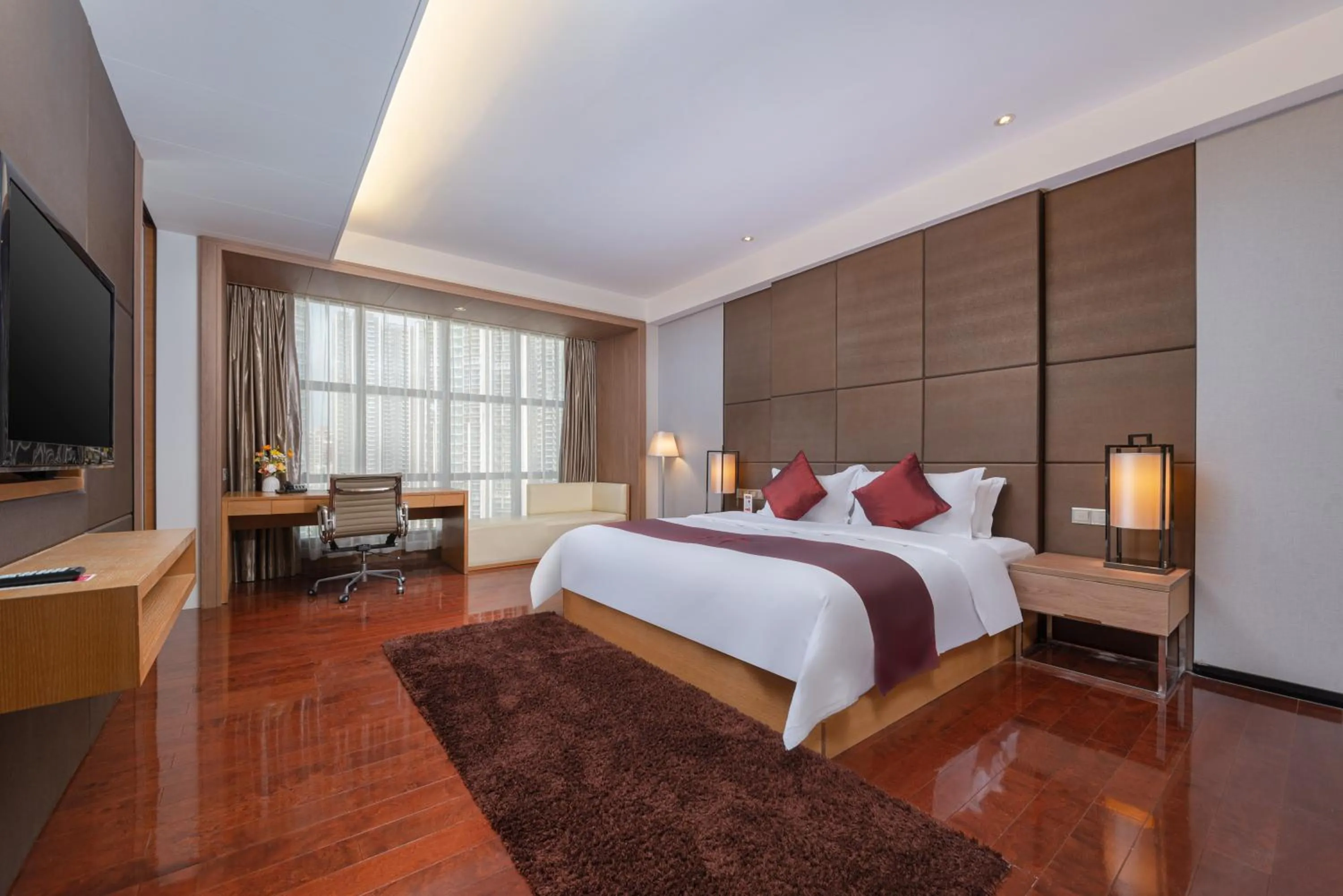 Bed in Shenzhen Ramada Plaza, North Railway Station