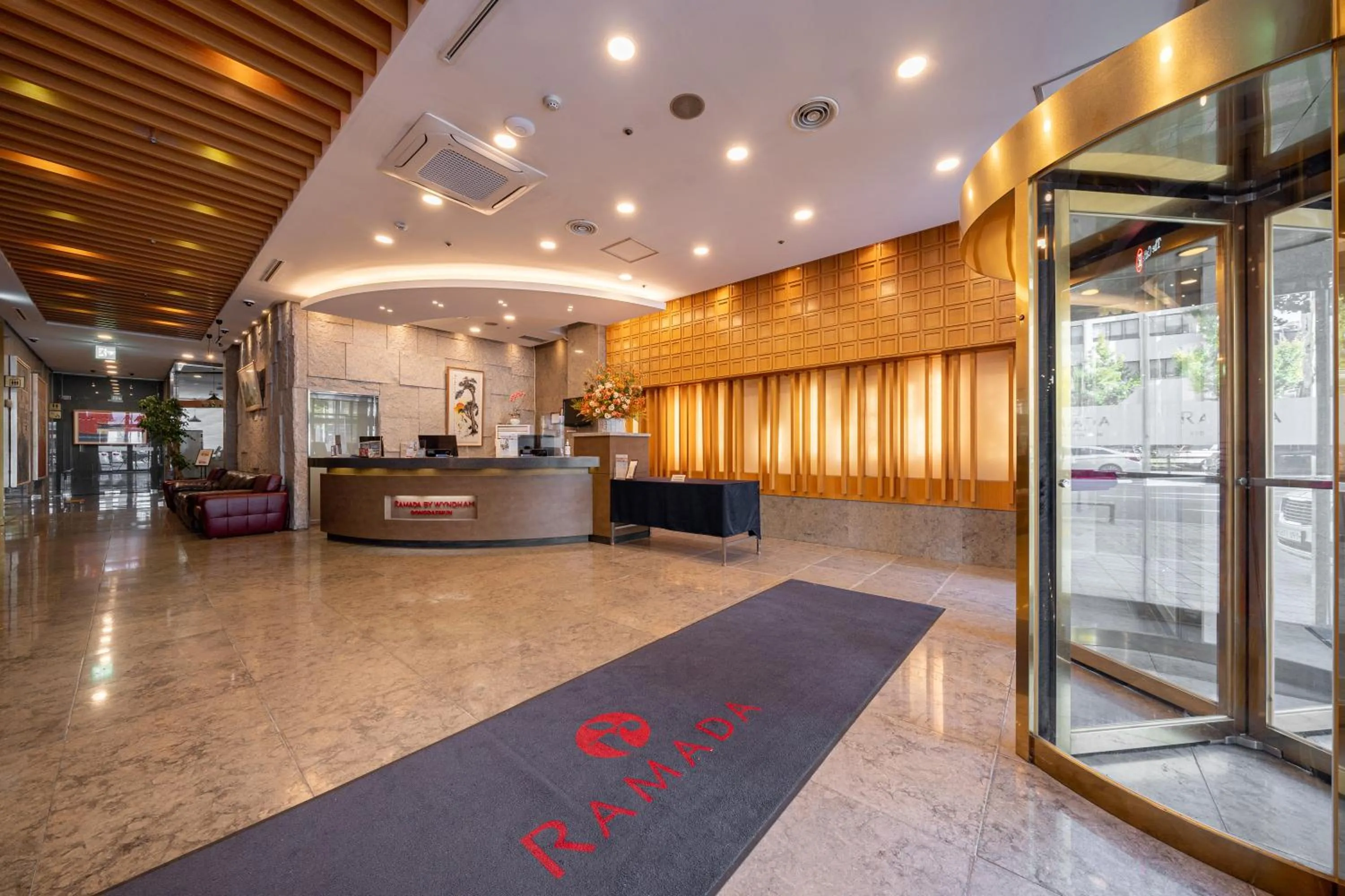Lobby or reception in Ramada by Wyndham Seoul Dongdaemun