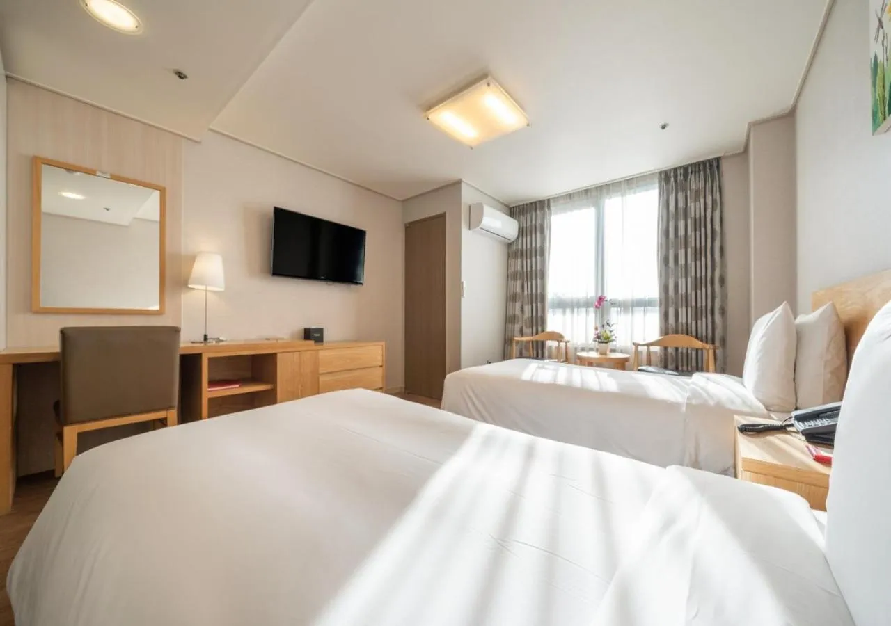 Bed in Ramada by Wyndham Seoul Dongdaemun