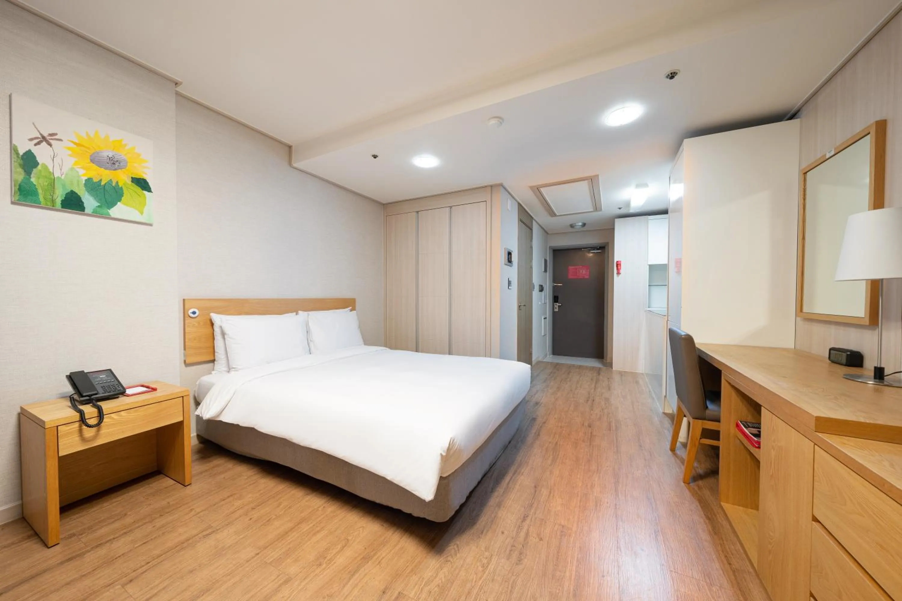 Bed in Ramada by Wyndham Seoul Dongdaemun