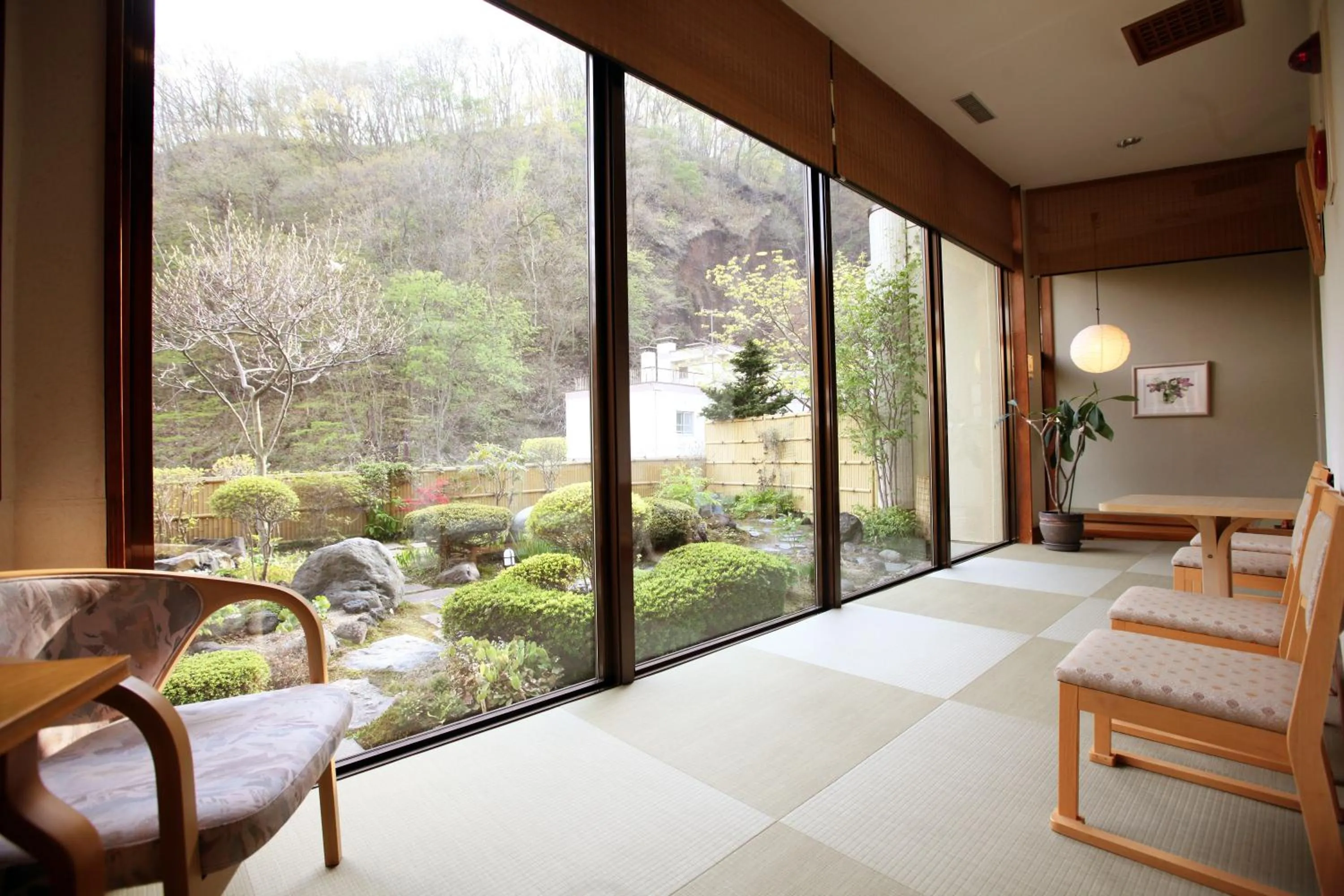 Spring in Kashoutei Hanaya