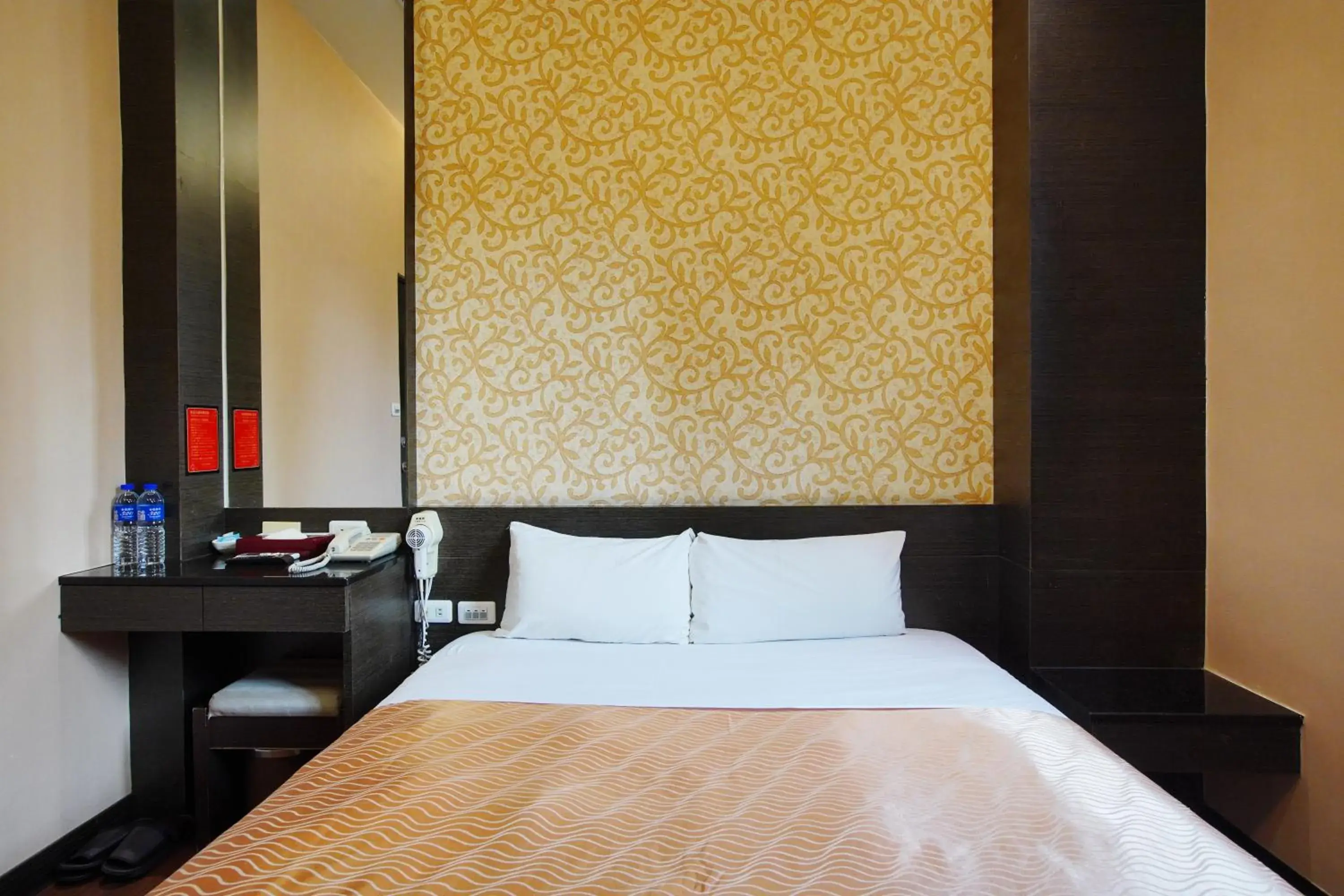 Business Double Room in Happy Hotel Business Double Room in Happy Hotel