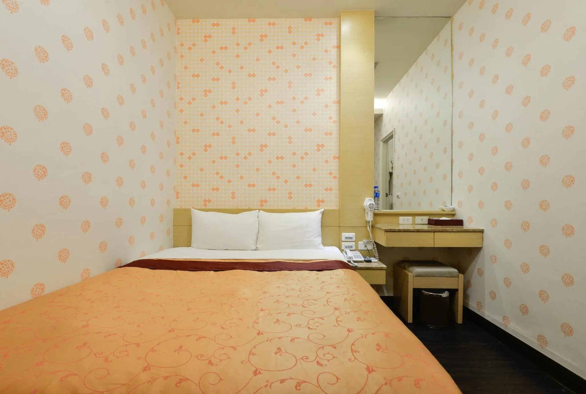 Photo of the whole room, Bed in Happy Hotel