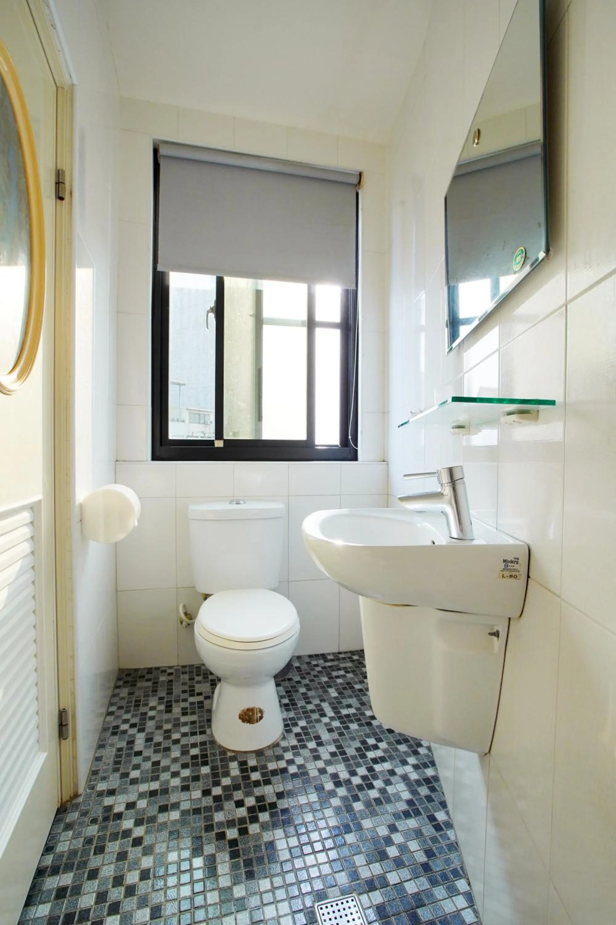 Bathroom in Happy Hotel