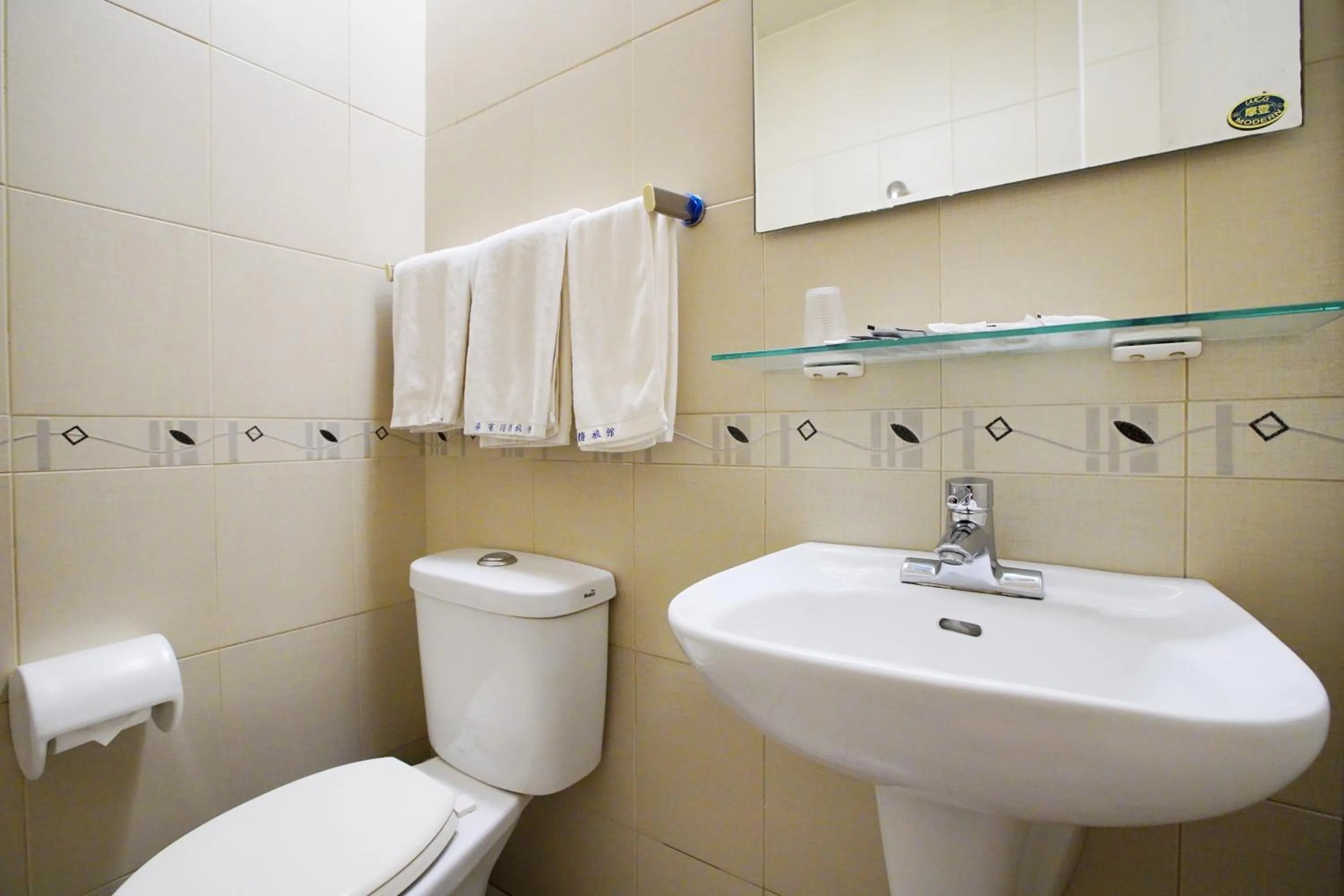 Bathroom in Happy Hotel