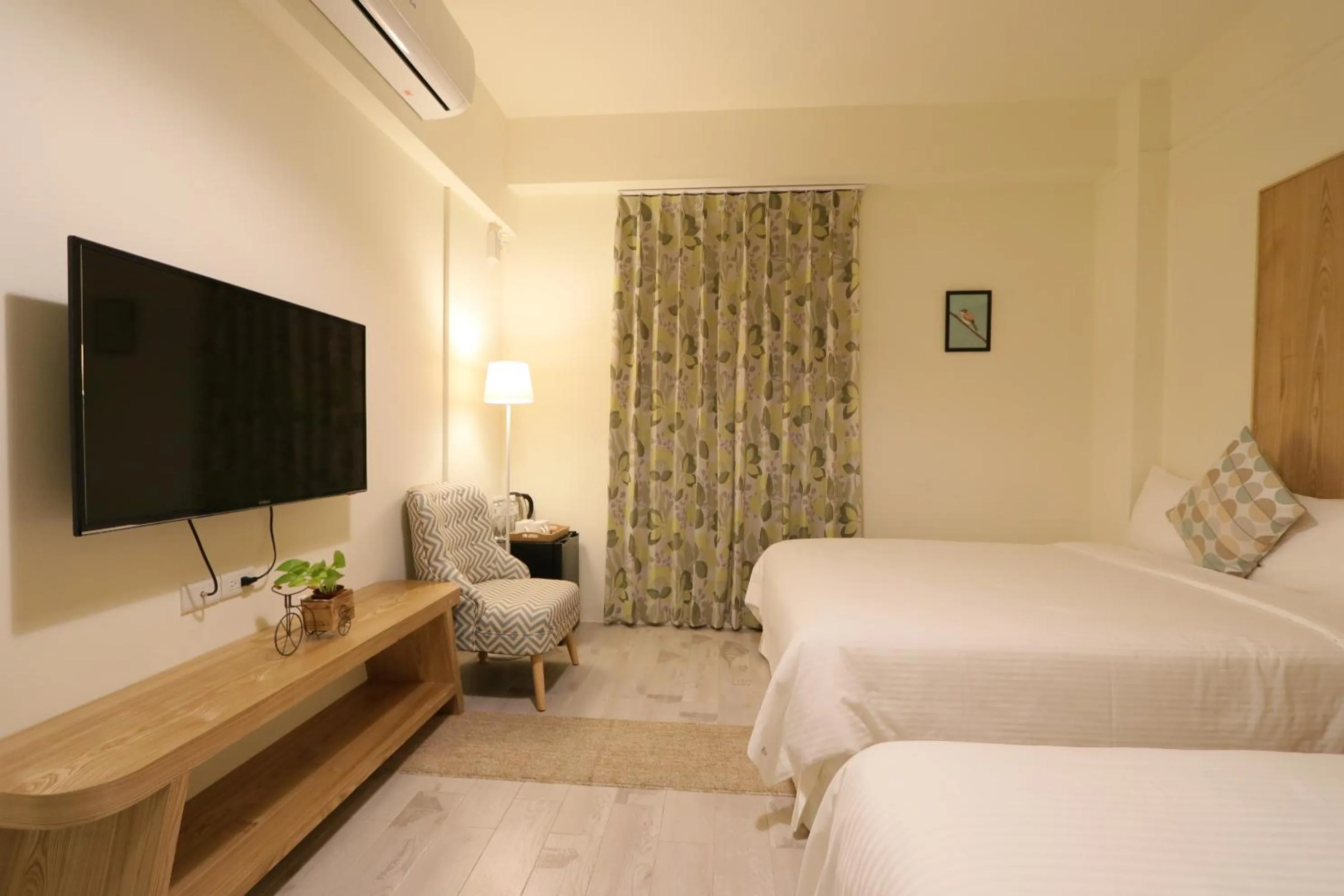 Standard Family Room in Flora Inn