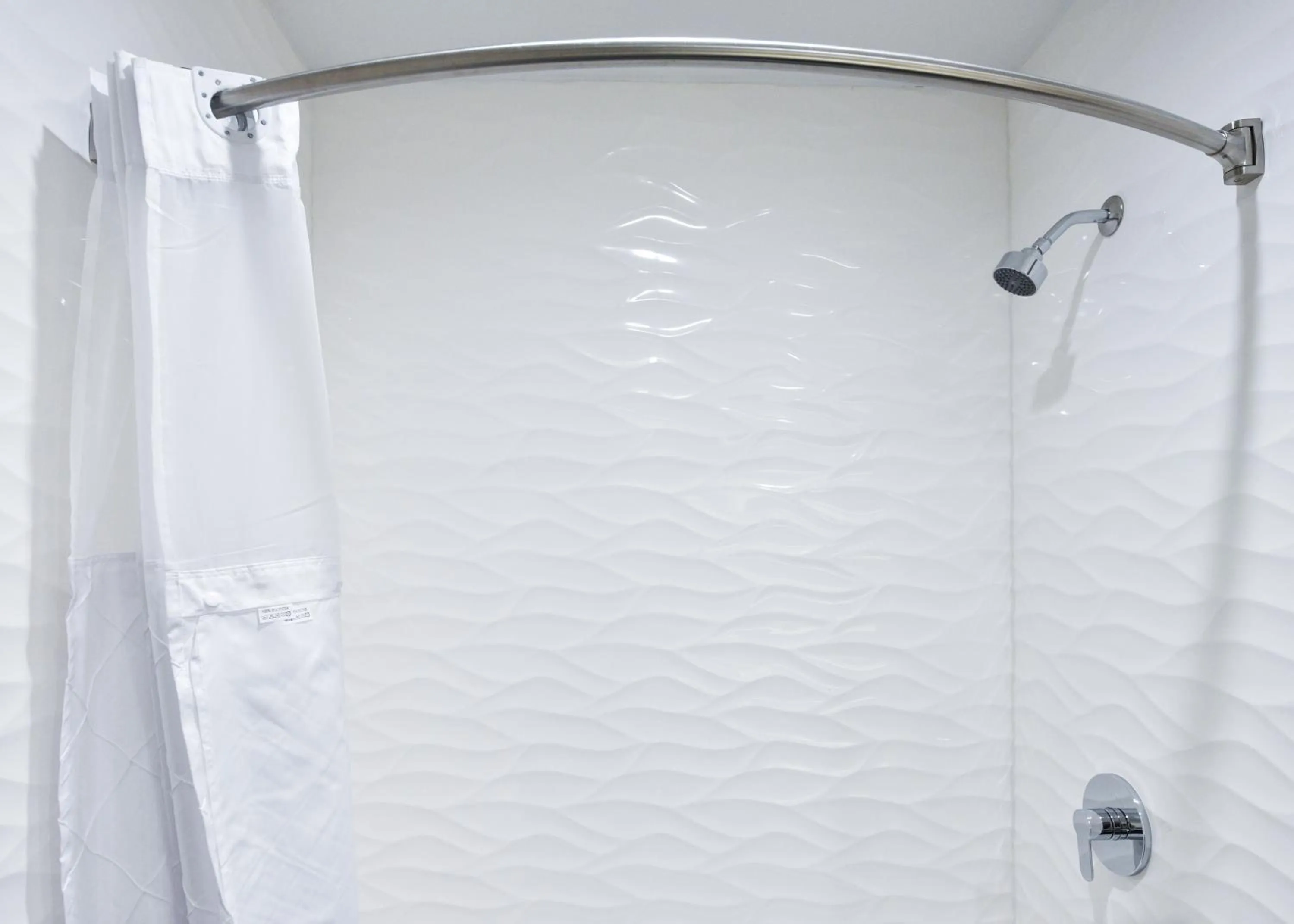 Bathroom in Hollywood Inn Suites Hotel