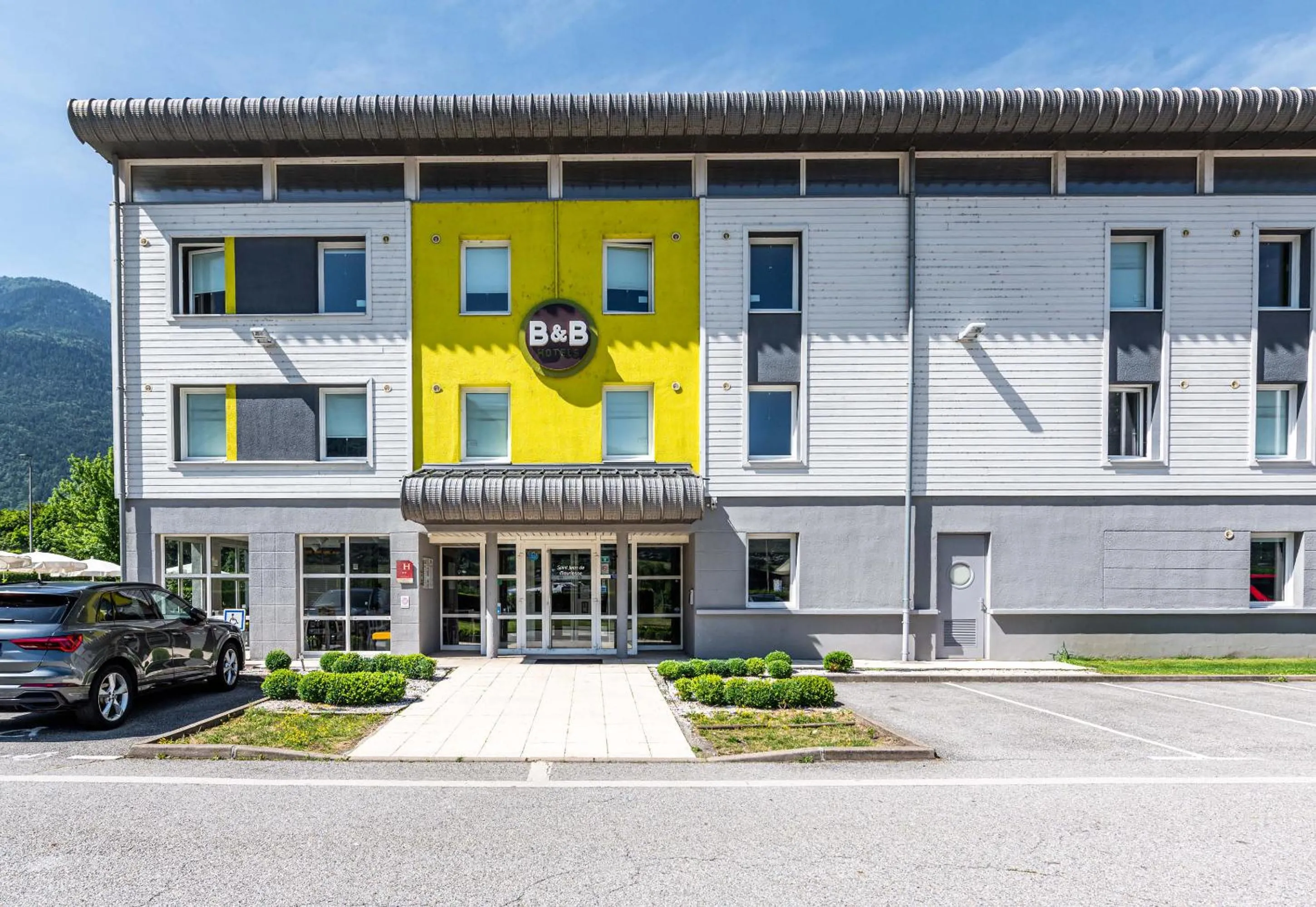 Property building in B&B HOTEL Saint Jean De Maurienne