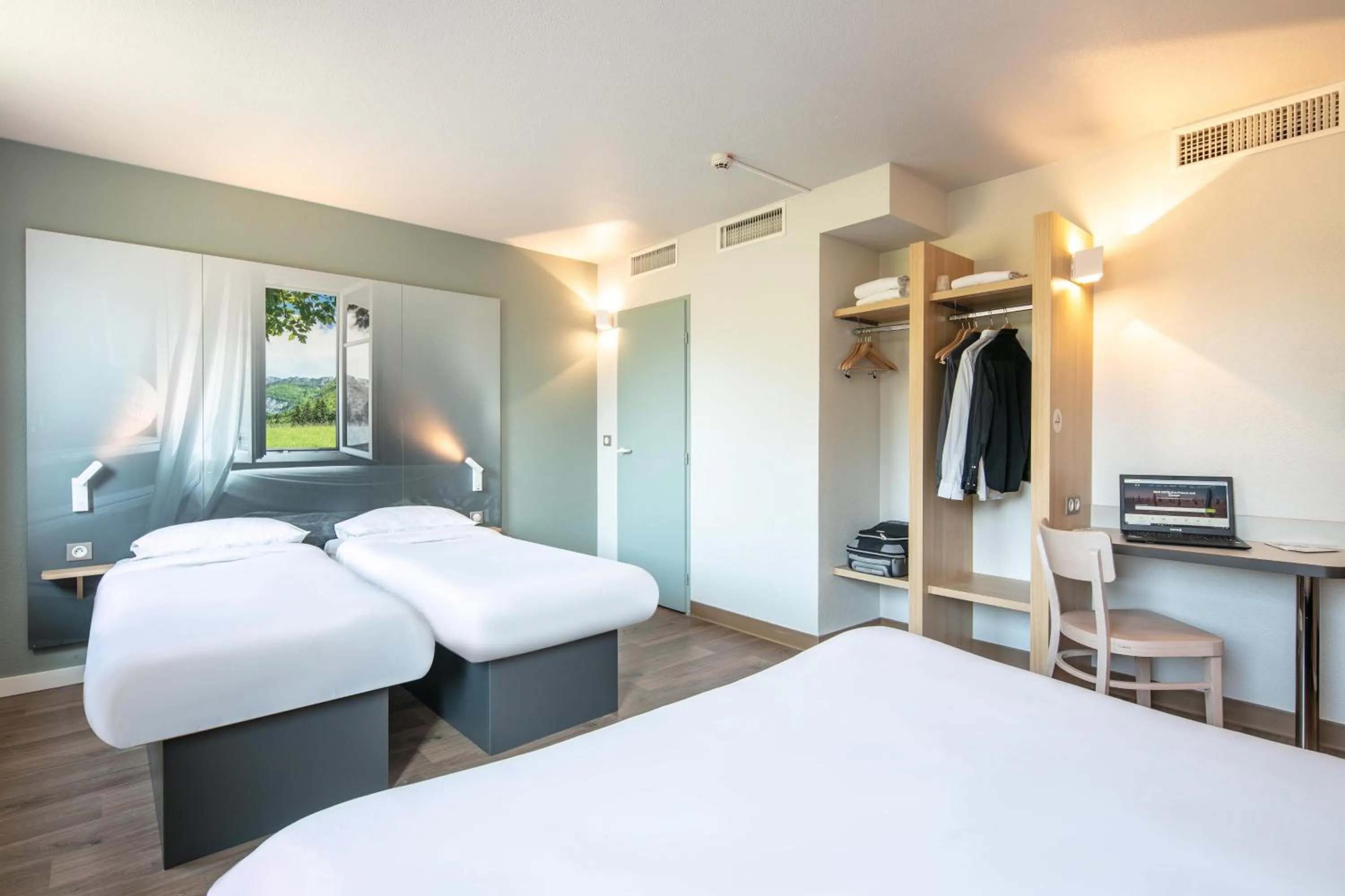 Photo of the whole room, Bed in B&B HOTEL Saint Jean De Maurienne