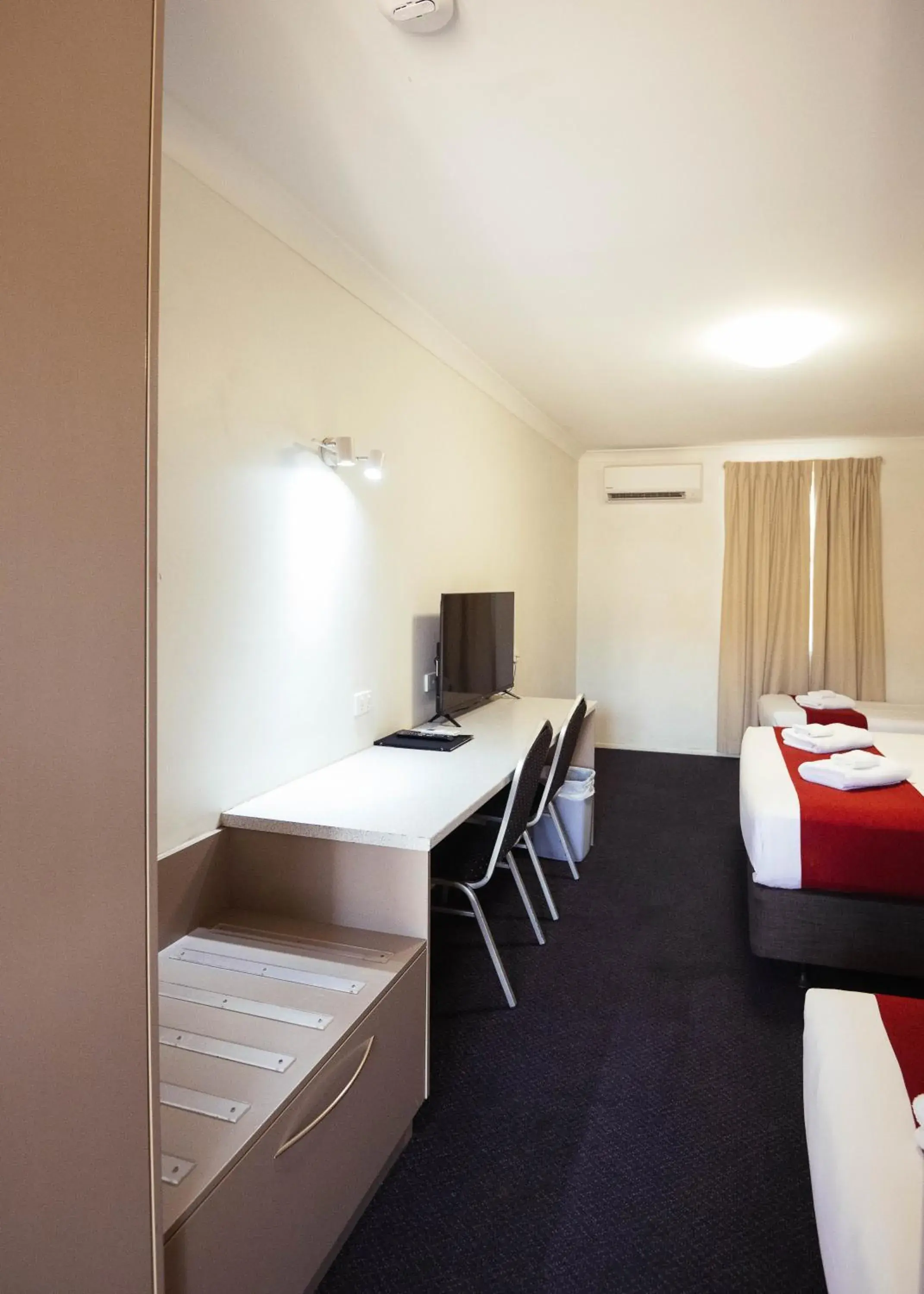 Standard Twin Room in Burke & Wills Mt Isa Standard Twin Room in Burke & Wills Mt Isa