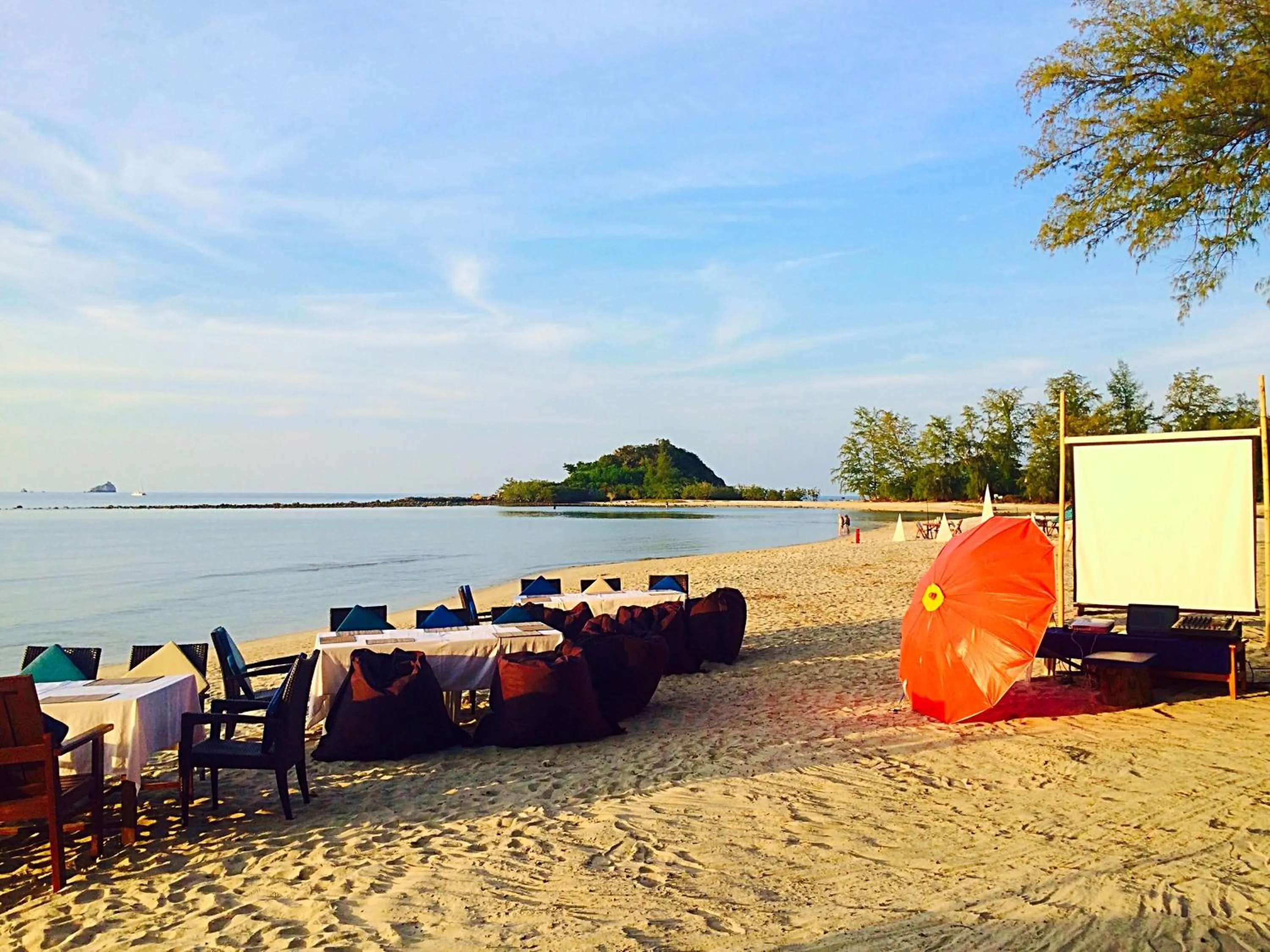Restaurant/places to eat in Kirati Beach Resort