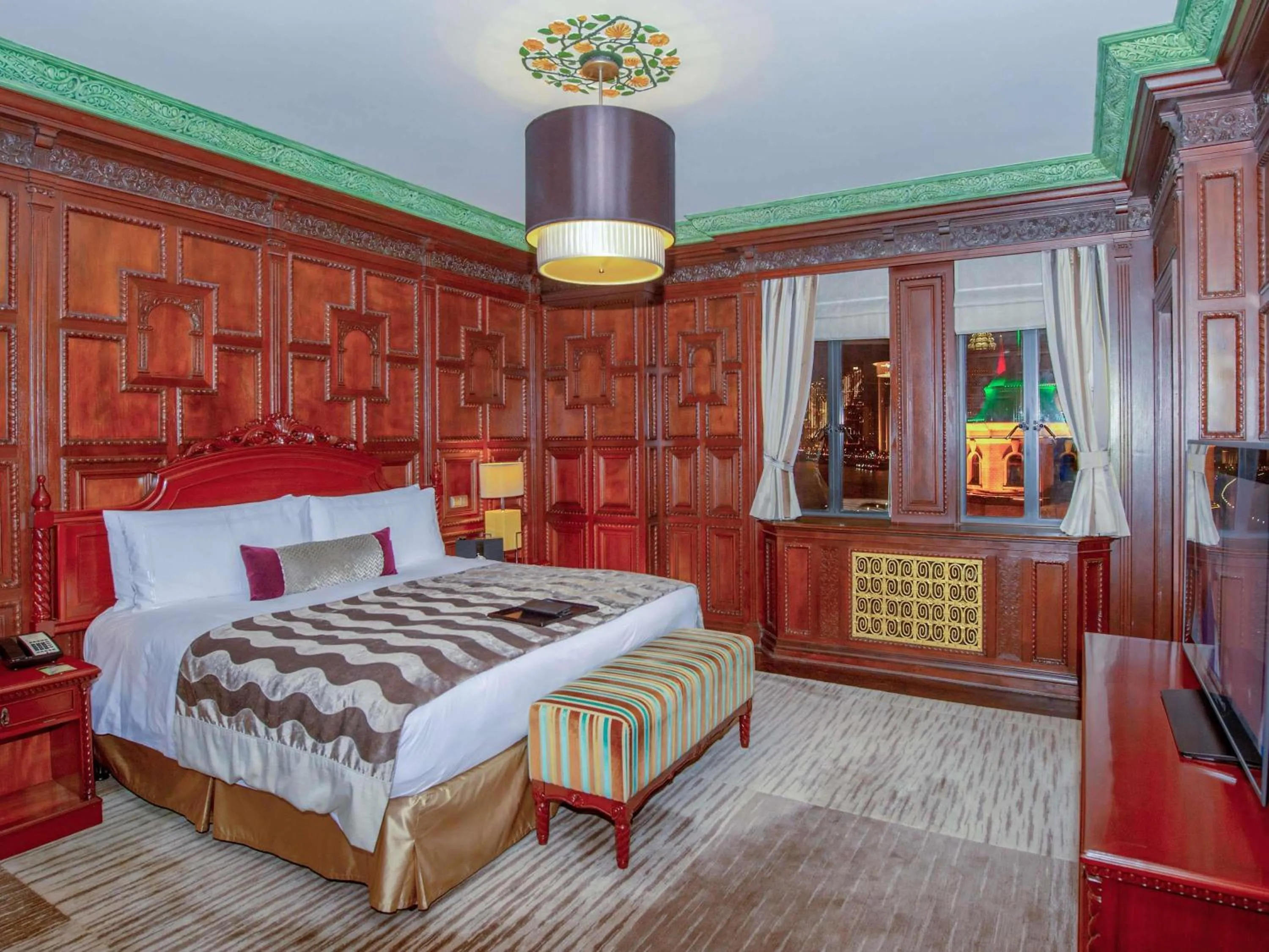 Bedroom, Bed in Fairmont Peace Hotel on the Bund