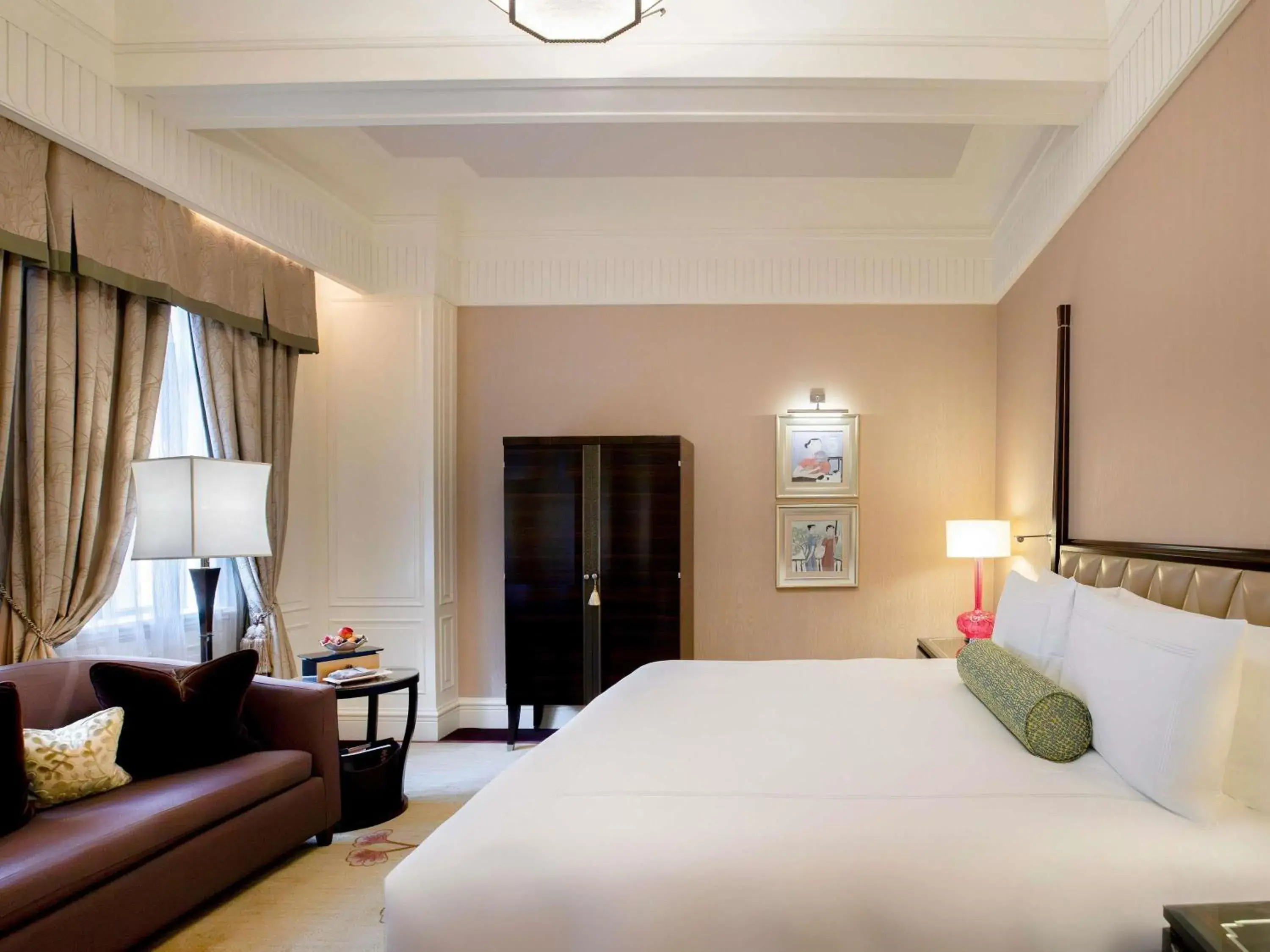 Deluxe King Room - Non-Smoking in Fairmont Peace Hotel on the Bund Deluxe King Room - Non-Smoking in Fairmont Peace Hotel on the Bund