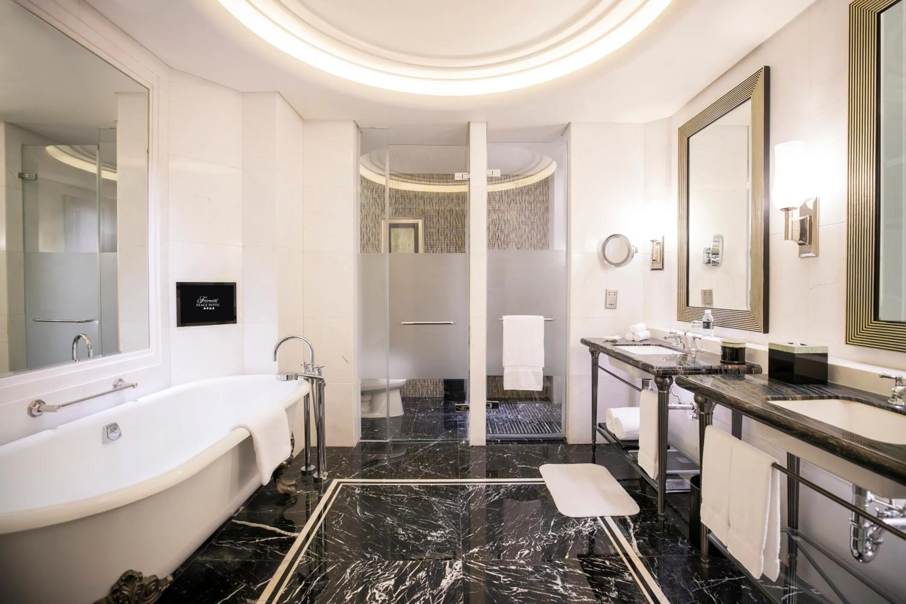 Bathroom in Fairmont Peace Hotel on the Bund