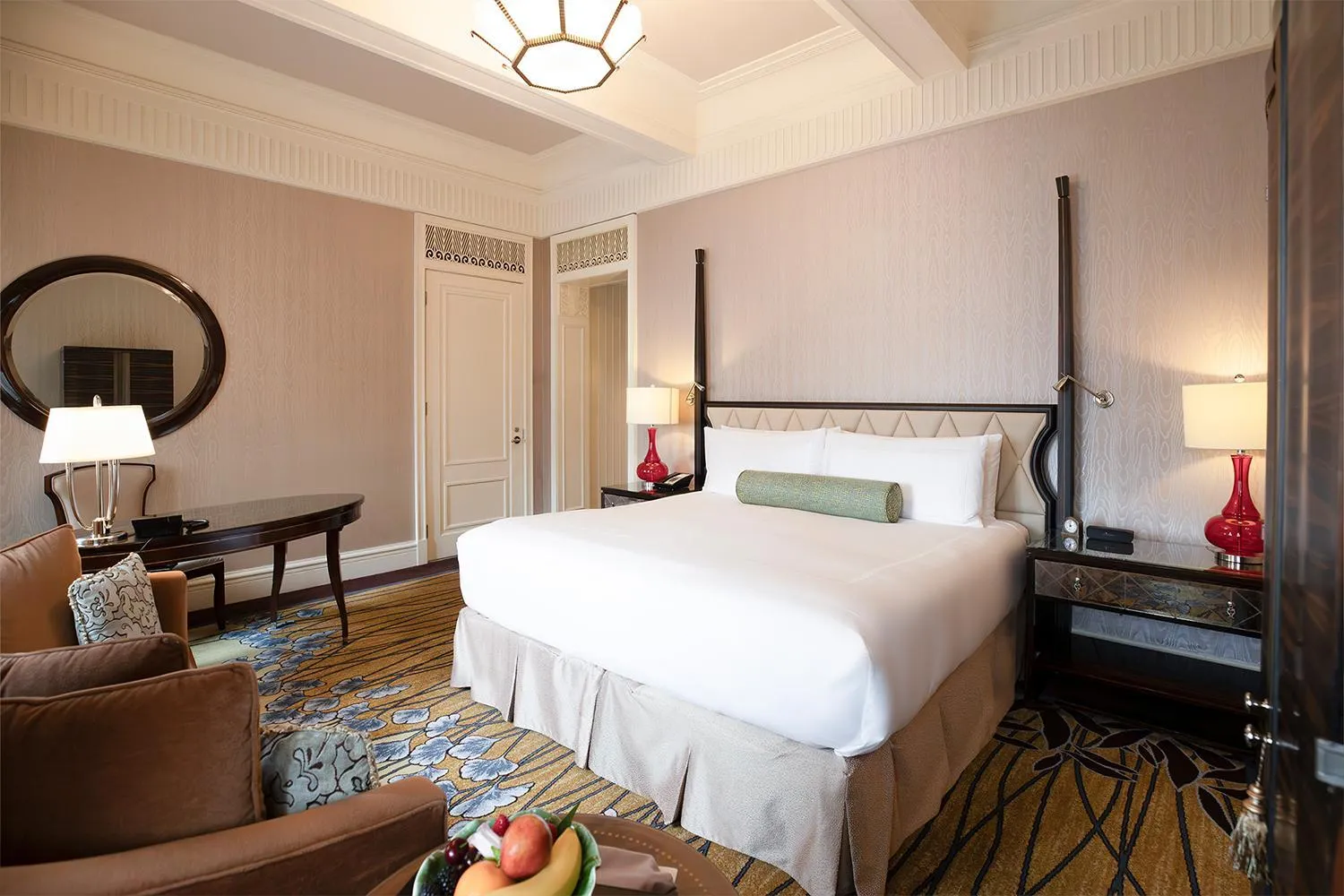 Bedroom, Bed in Fairmont Peace Hotel on the Bund