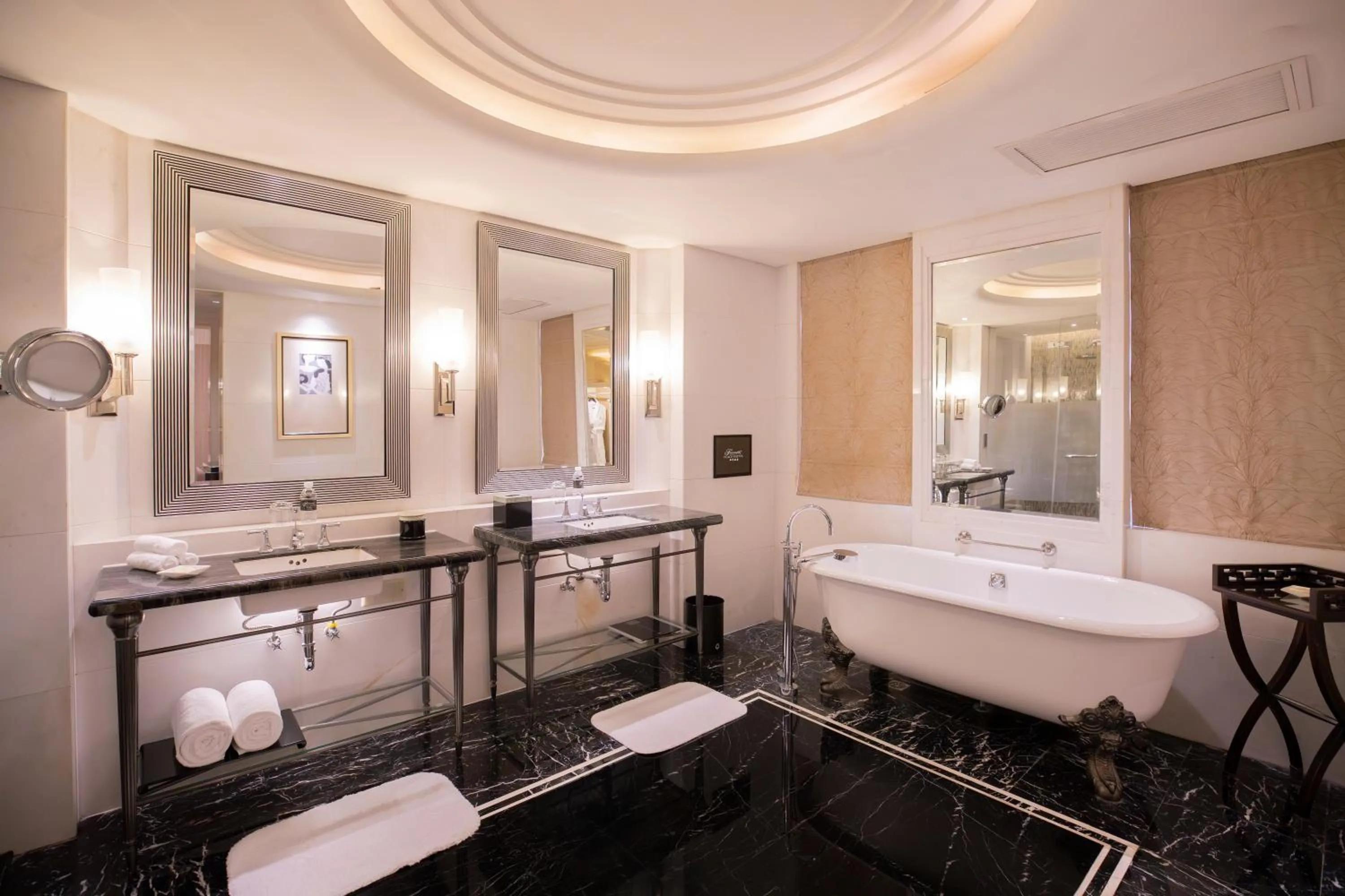 Bathroom in Fairmont Peace Hotel on the Bund