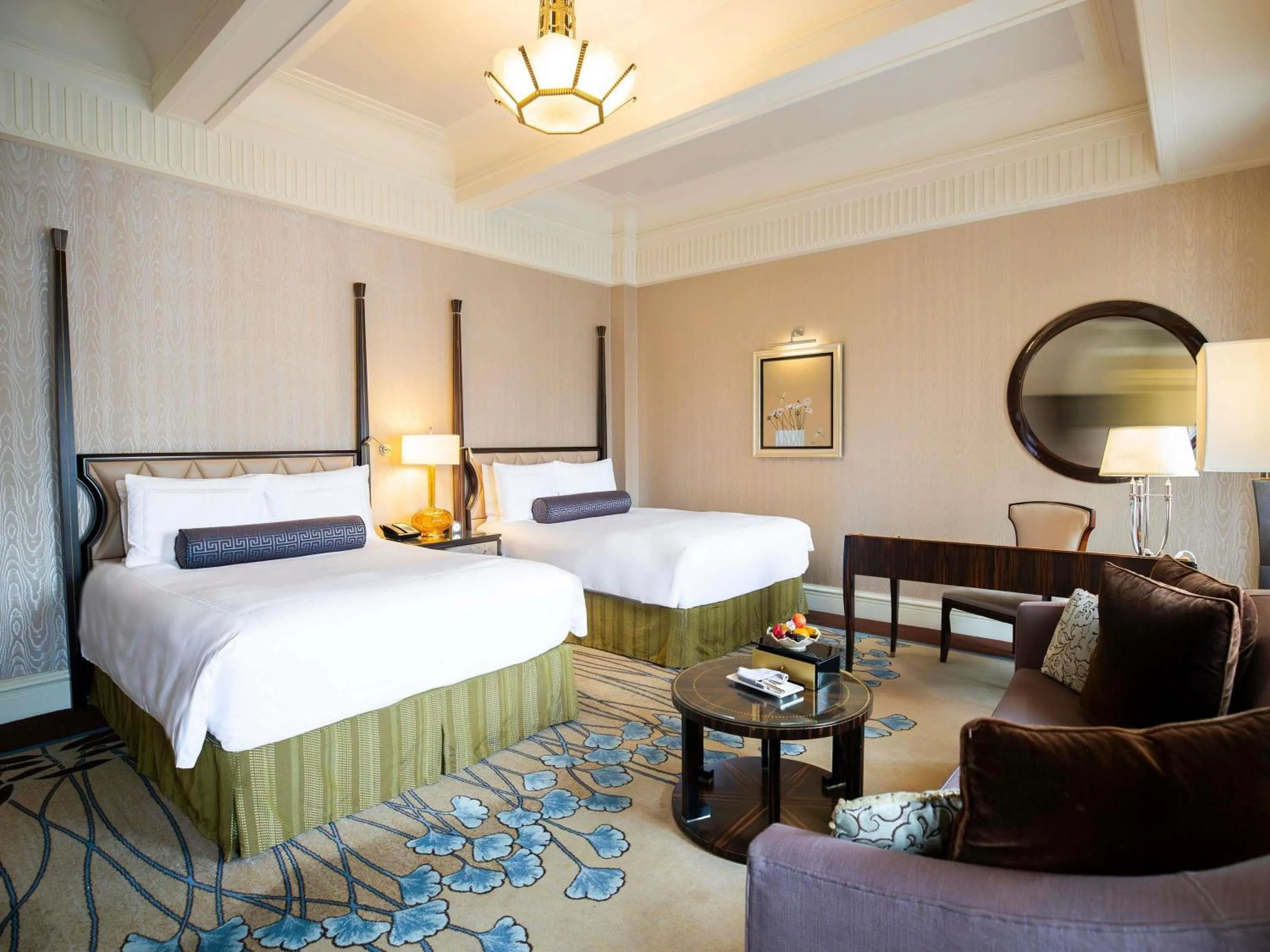 Bedroom, Bed in Fairmont Peace Hotel on the Bund