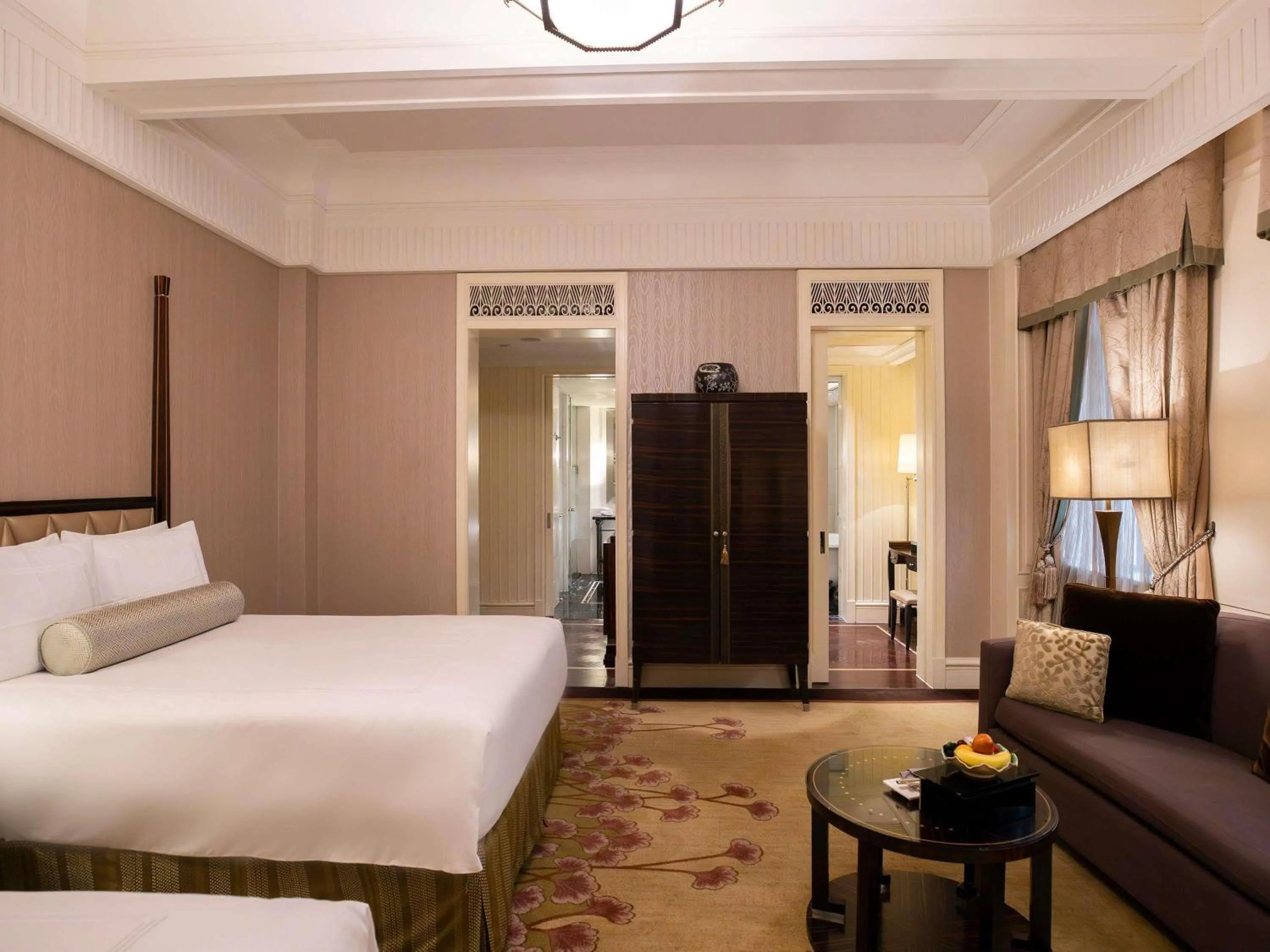 Bedroom, Bed in Fairmont Peace Hotel on the Bund