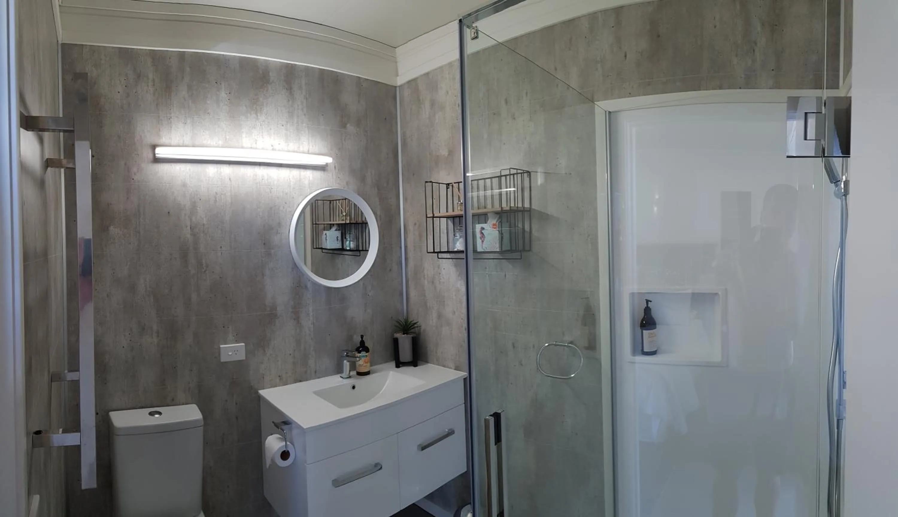 Bathroom in Admiral Waters