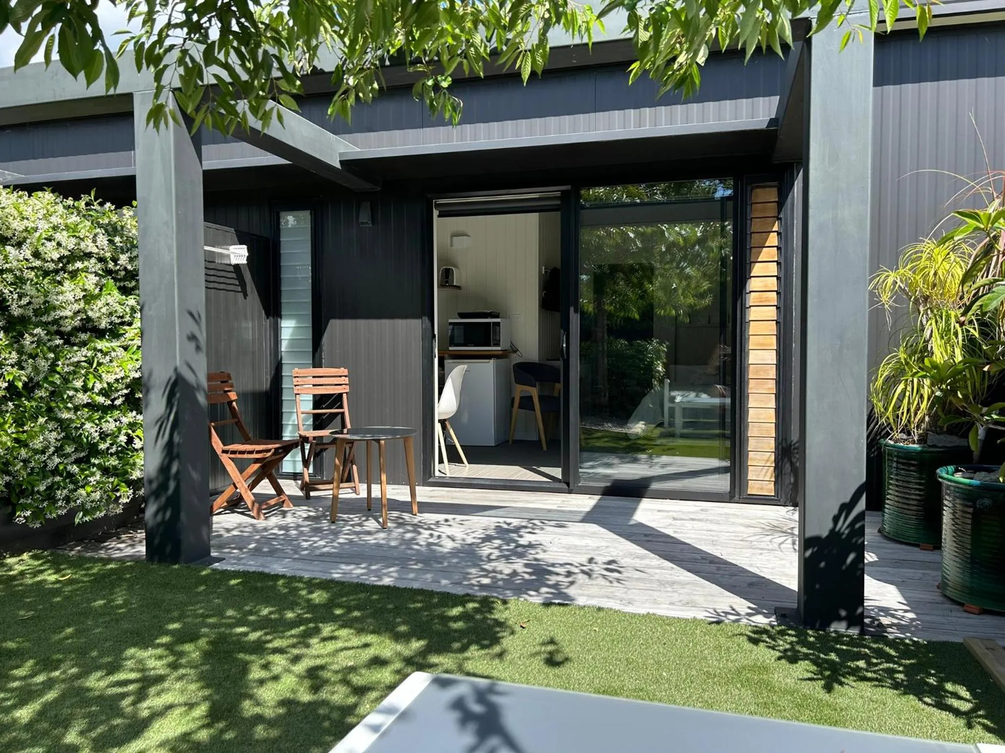 Garden view in Admiral Waters