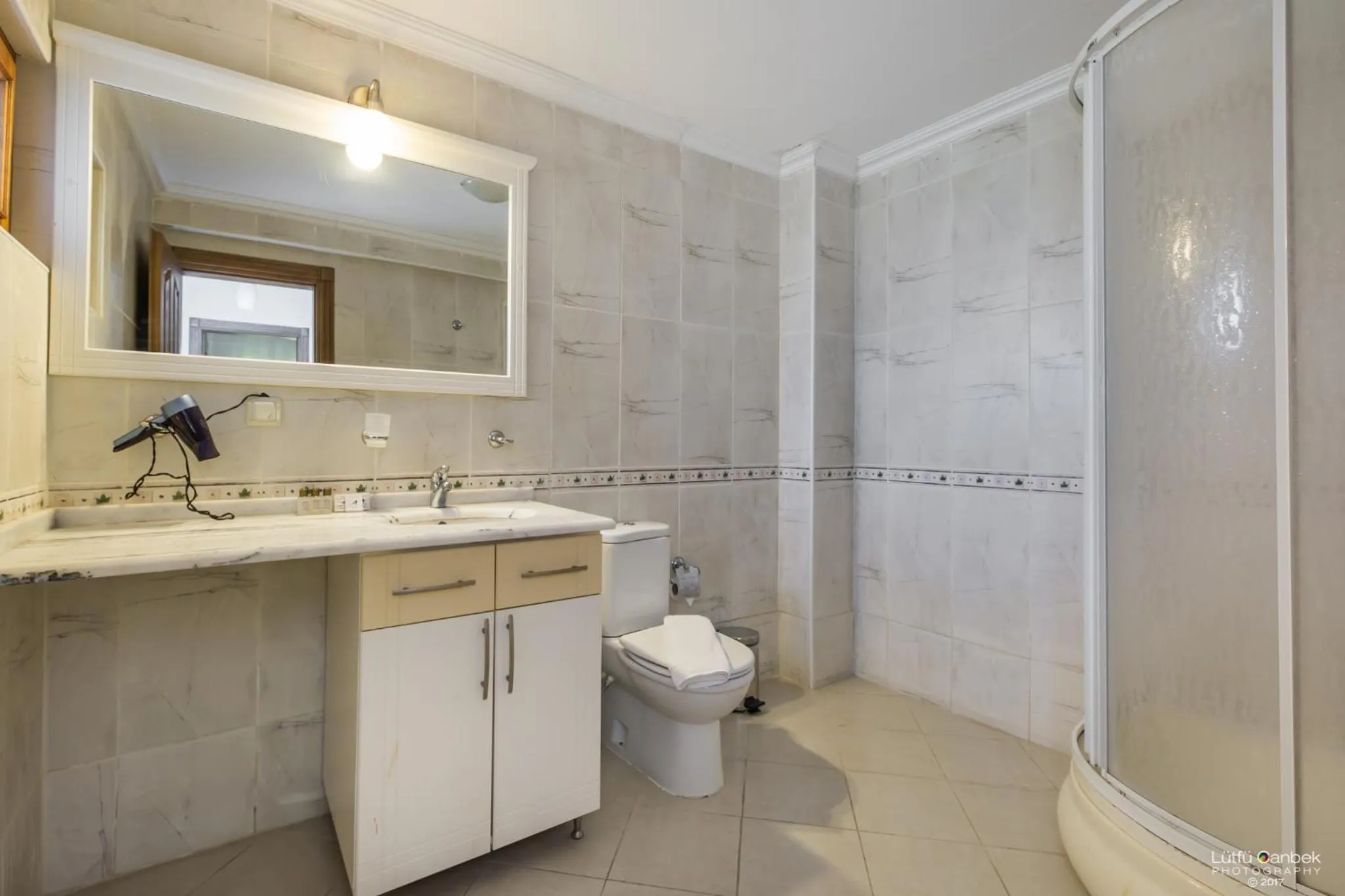Bathroom in Perdikia Hill Hotel And Villas