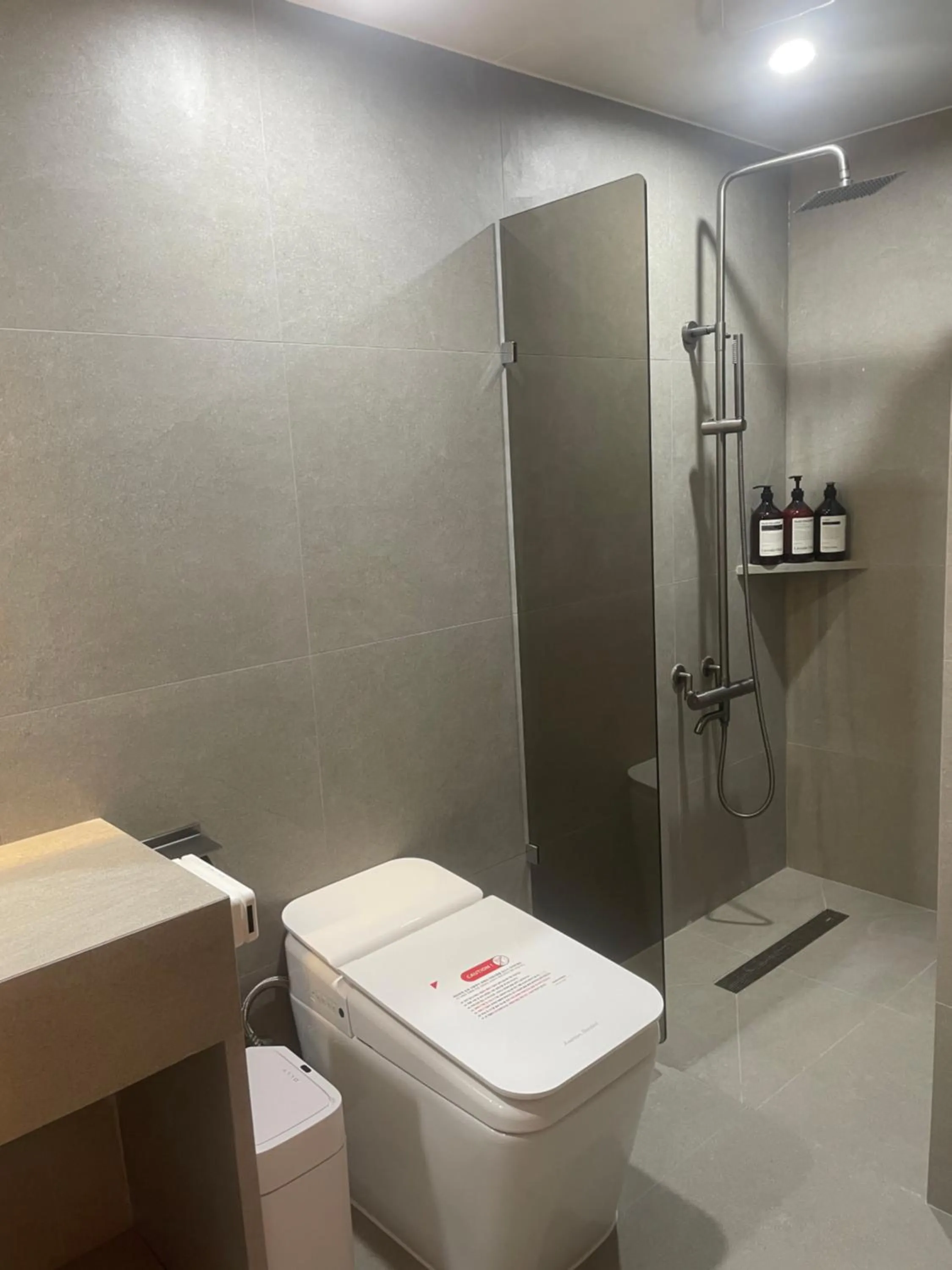 Shower in Hanok Hyeyum