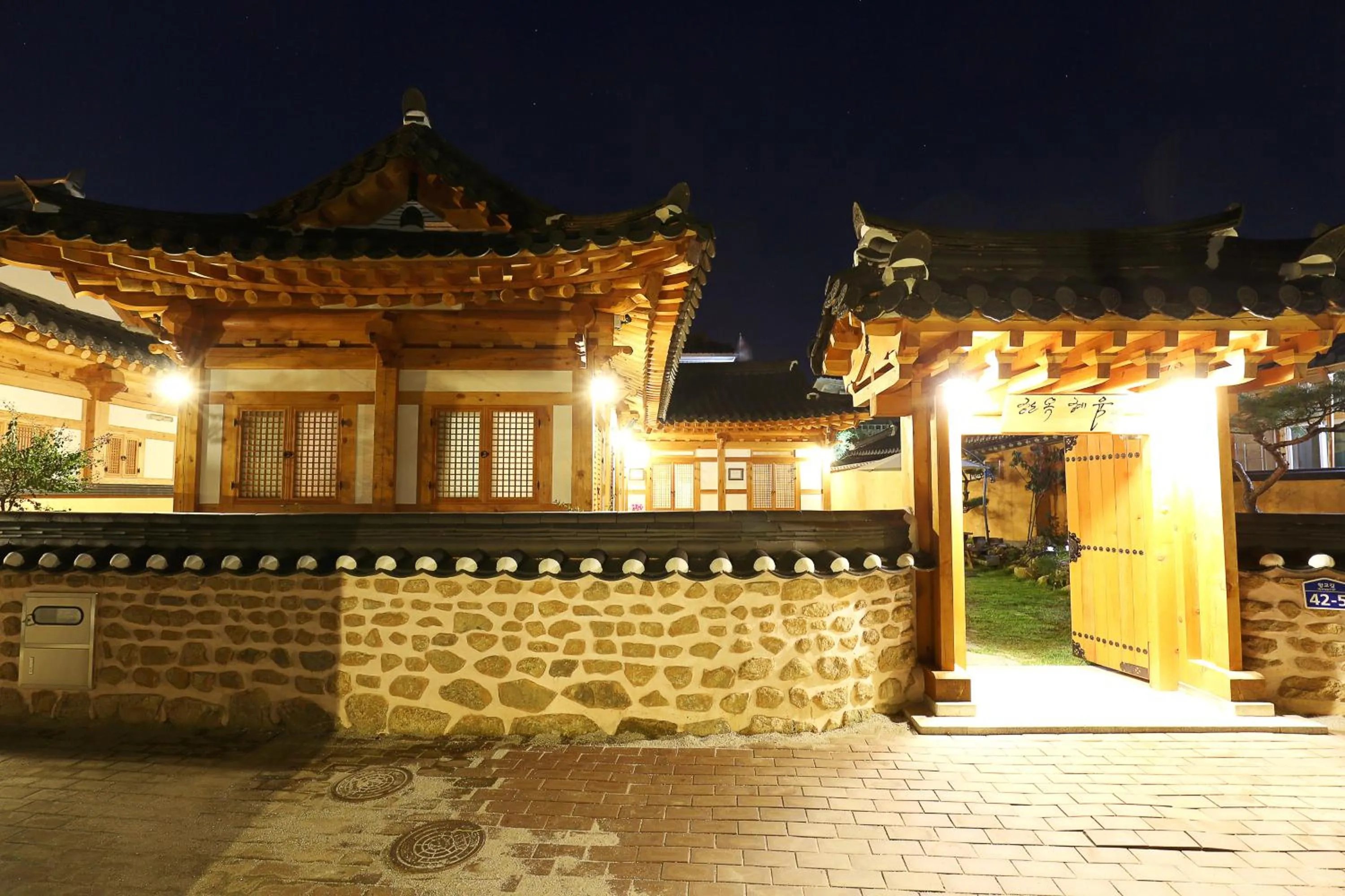 Property building in Hanok Hyeyum