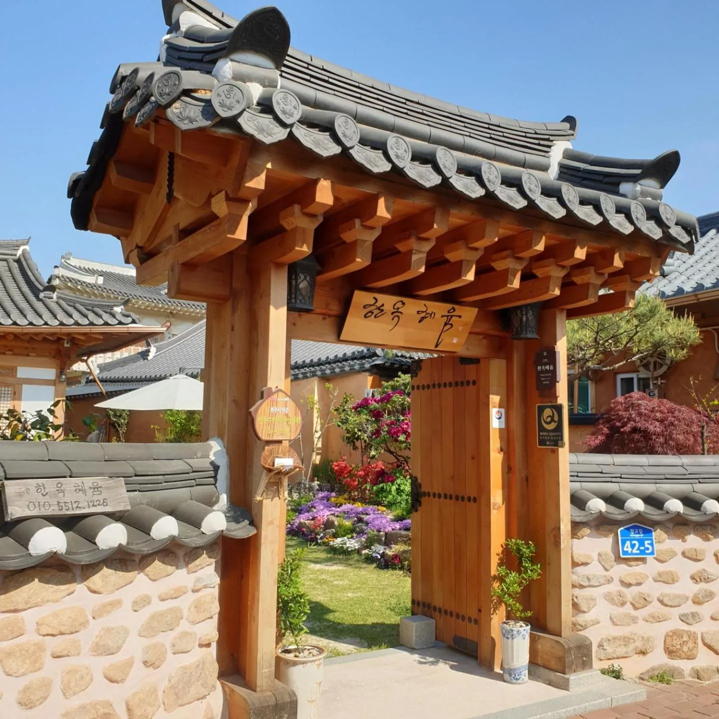 Facade/entrance in Hanok Hyeyum